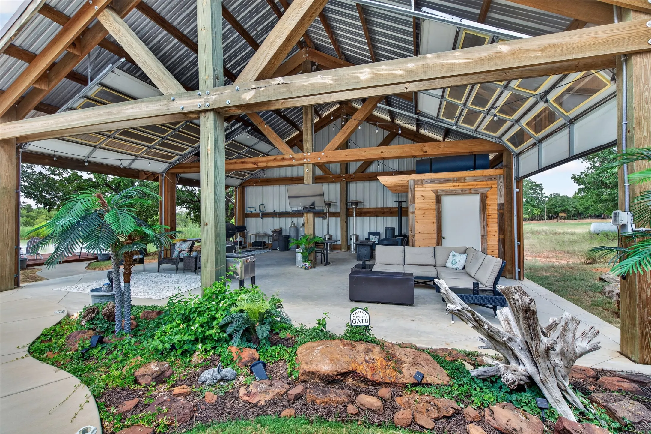 Single Family Residence For Sale in Young County , 400 Pumphrey Road, Loving, Texas 76460, 4 Bedroom, 3 Bathroom, Garage spaces, 3,536 Sqft, built in 2009, Price $1,900,000, mls#21359633, Real Estate Agent in Loving, Homes For Sale in Young county, Homes For Sale in Loving, Realtor in Loving Texas, Real Estate Brokerage Independent Realty Texas, Luminita Cordes Realtor