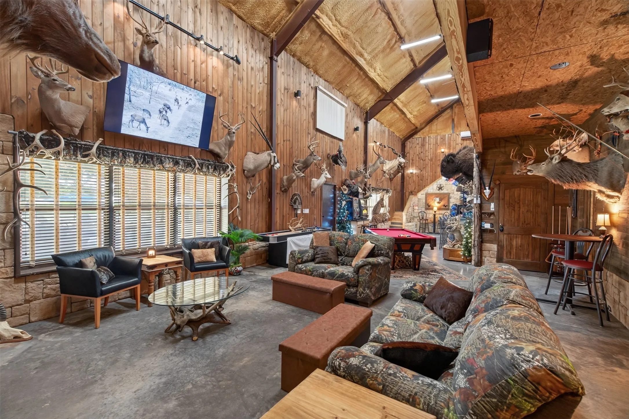 Single Family Residence For Sale in Young County , 400 Pumphrey Road, Loving, Texas 76460, 4 Bedroom, 3 Bathroom, Garage spaces, 3,536 Sqft, built in 2009, Price $1,900,000, mls#21359633, Real Estate Agent in Loving, Homes For Sale in Young county, Homes For Sale in Loving, Realtor in Loving Texas, Real Estate Brokerage Independent Realty Texas, Luminita Cordes Realtor