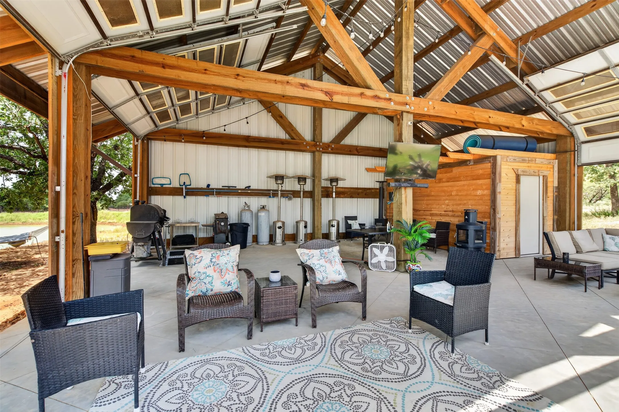 Single Family Residence For Sale in Young County , 400 Pumphrey Road, Loving, Texas 76460, 4 Bedroom, 3 Bathroom, Garage spaces, 3,536 Sqft, built in 2009, Price $1,900,000, mls#21359633, Real Estate Agent in Loving, Homes For Sale in Young county, Homes For Sale in Loving, Realtor in Loving Texas, Real Estate Brokerage Independent Realty Texas, Luminita Cordes Realtor