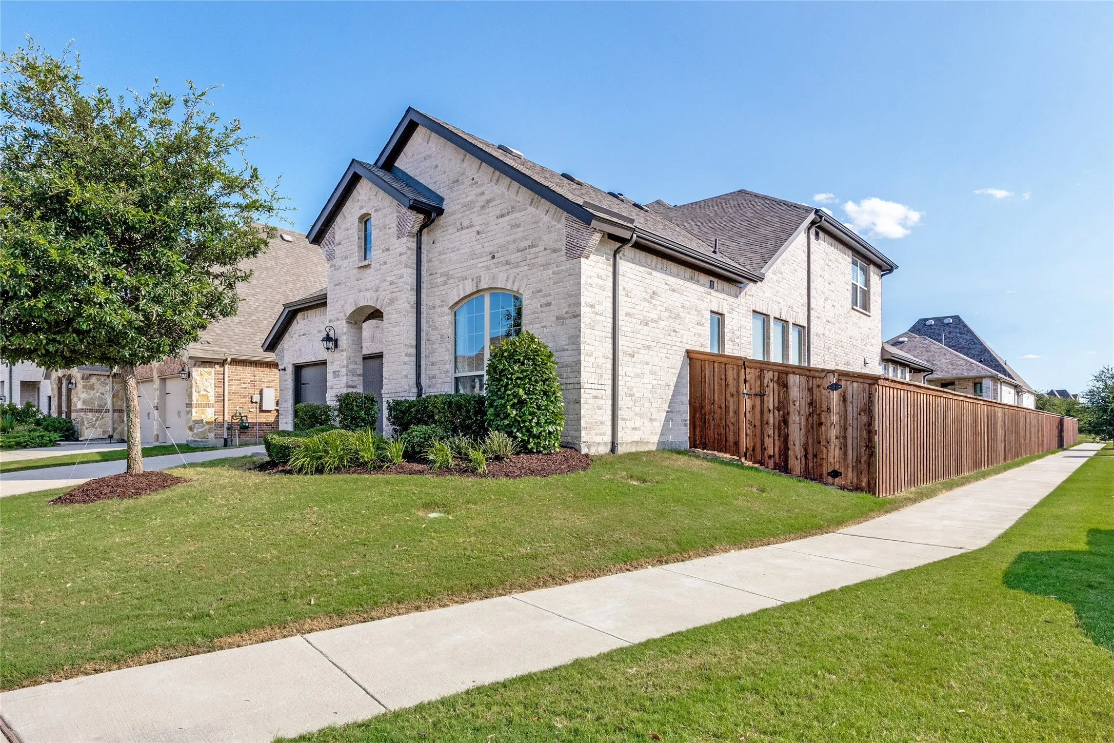 Single Family Residence For Sale in Tarrant County , 1661 Everitt Trail, Fort Worth, Texas 76052, 4 Bedroom, 4 Bathroom, 2 Garage spaces, 3,308 Sqft, built in 2020, mls#21363506, Real Estate Agent in Fort Worth, Homes For Sale in Tarrant county, Homes For Sale in Fort Worth, Realtor in Fort Worth Texas, Real Estate Brokerage Independent Realty Texas, Luminita Cordes Realtor