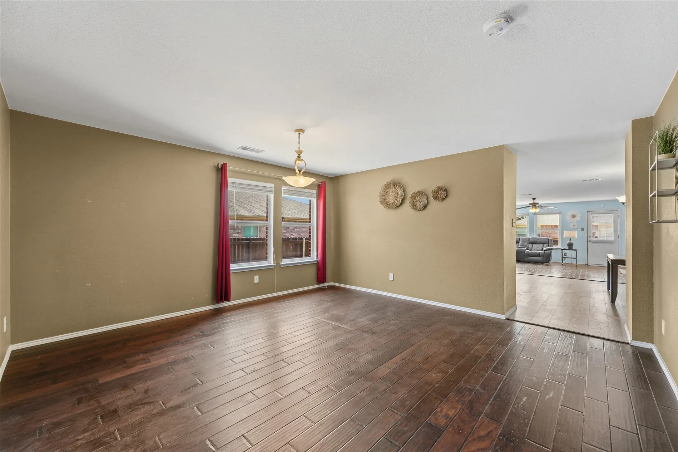 Single Family Residence For Sale in Collin County , 12395 Foothill Lane, Frisco, Texas 75035, 3 Bedroom, 2 Bathroom, 2 Garage spaces, 2,097 Sqft, built in 2003, mls#21352051, Real Estate Agent in Frisco, Homes For Sale in Collin county, Homes For Sale in Frisco, Realtor in Frisco Texas, Real Estate Brokerage Independent Realty Texas, Luminita Cordes Realtor