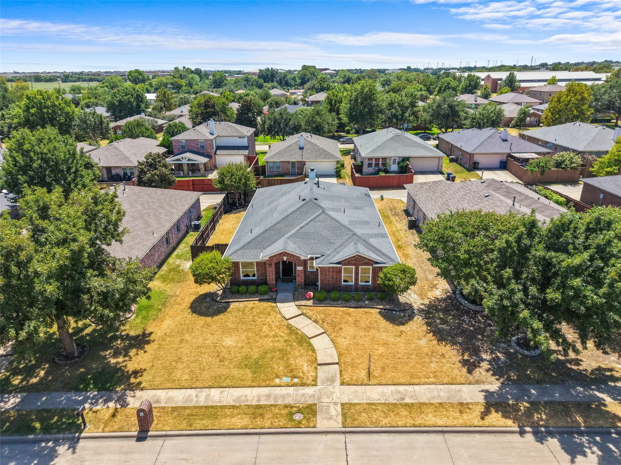 Single Family Residence For Sale in Collin County , 12395 Foothill Lane, Frisco, Texas 75035, 3 Bedroom, 2 Bathroom, 2 Garage spaces, 2,097 Sqft, built in 2003, mls#21352051, Real Estate Agent in Frisco, Homes For Sale in Collin county, Homes For Sale in Frisco, Realtor in Frisco Texas, Real Estate Brokerage Independent Realty Texas, Luminita Cordes Realtor