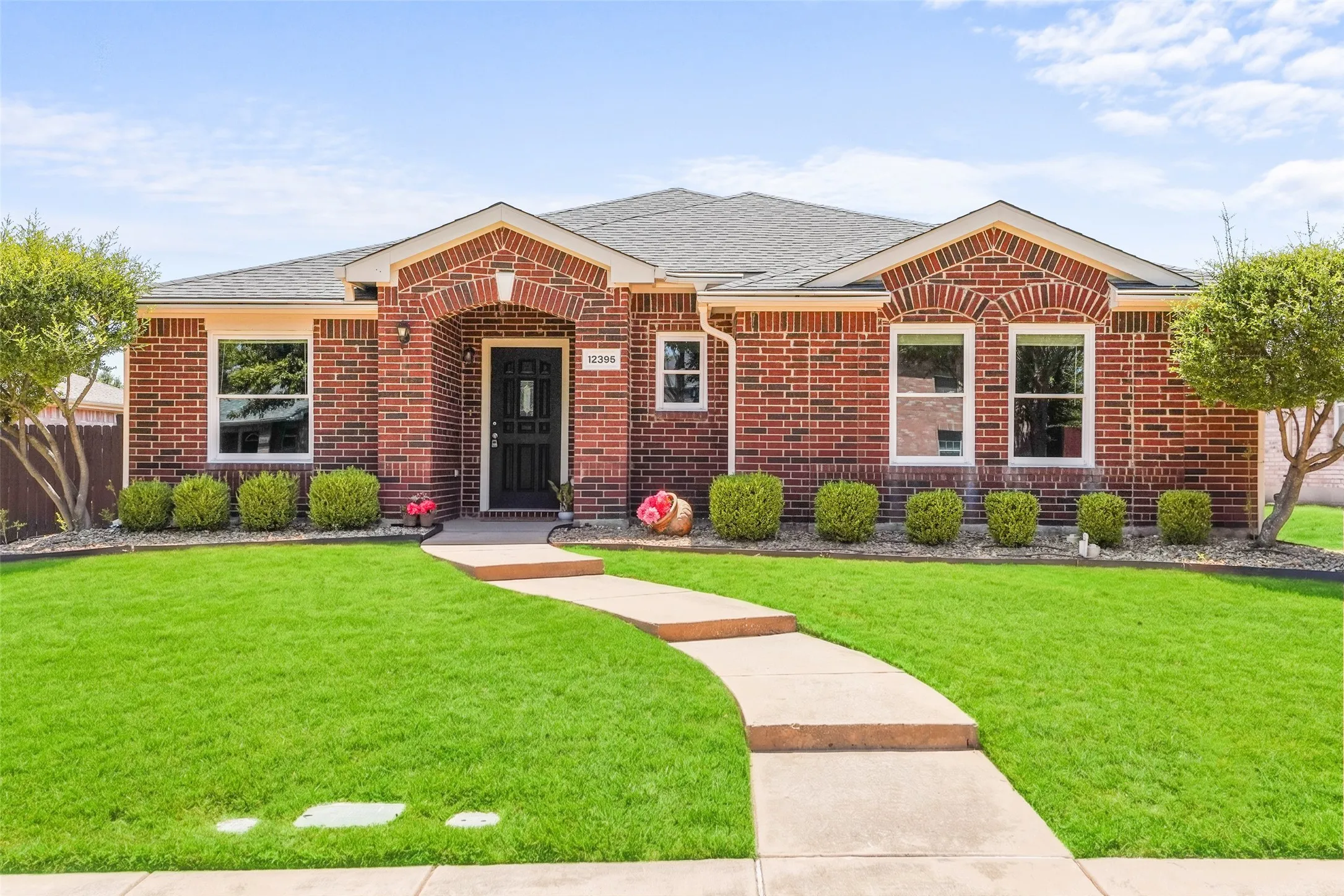 Single Family Residence For Sale in Collin County , 12395 Foothill Lane, Frisco, Texas 75035, 3 Bedroom, 2 Bathroom, 2 Garage spaces, 2,097 Sqft, built in 2003, mls#21352051, Real Estate Agent in Frisco, Homes For Sale in Collin county, Homes For Sale in Frisco, Realtor in Frisco Texas, Real Estate Brokerage Independent Realty Texas, Luminita Cordes Realtor