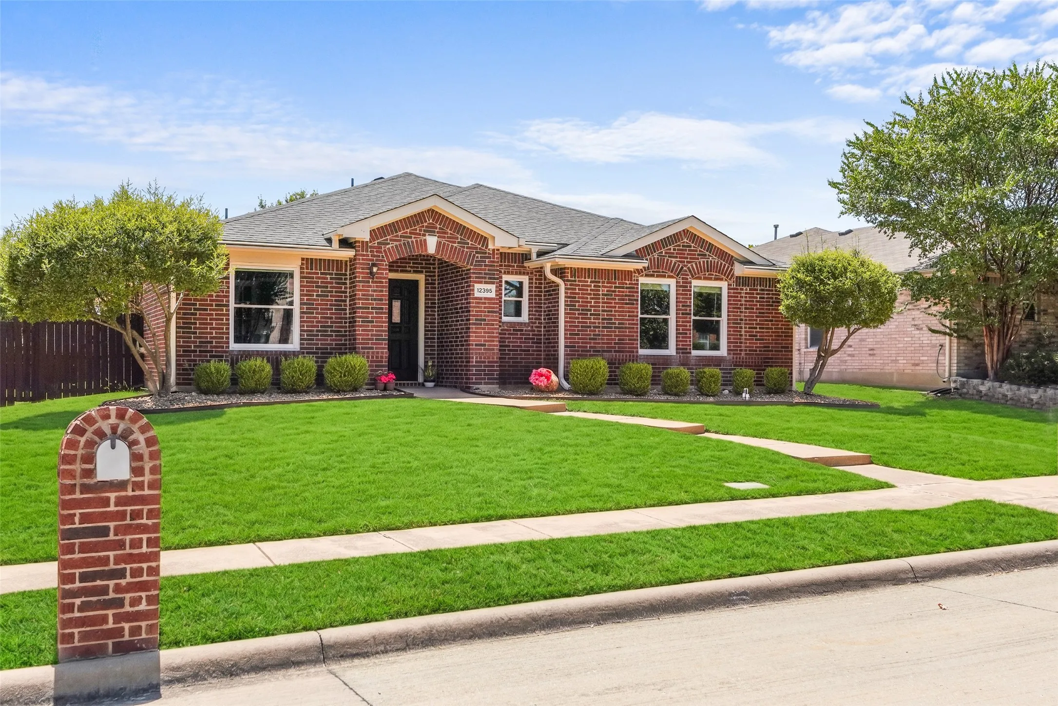 Single Family Residence For Sale in Collin County , 12395 Foothill Lane, Frisco, Texas 75035, 3 Bedroom, 2 Bathroom, 2 Garage spaces, 2,097 Sqft, built in 2003, mls#21352051, Real Estate Agent in Frisco, Homes For Sale in Collin county, Homes For Sale in Frisco, Realtor in Frisco Texas, Real Estate Brokerage Independent Realty Texas, Luminita Cordes Realtor
