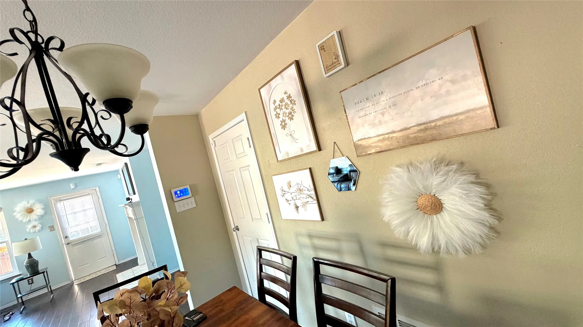 Single Family Residence For Sale in Collin County , 12395 Foothill Lane, Frisco, Texas 75035, 3 Bedroom, 2 Bathroom, 2 Garage spaces, 2,097 Sqft, built in 2003, mls#21352051, Real Estate Agent in Frisco, Homes For Sale in Collin county, Homes For Sale in Frisco, Realtor in Frisco Texas, Real Estate Brokerage Independent Realty Texas, Luminita Cordes Realtor