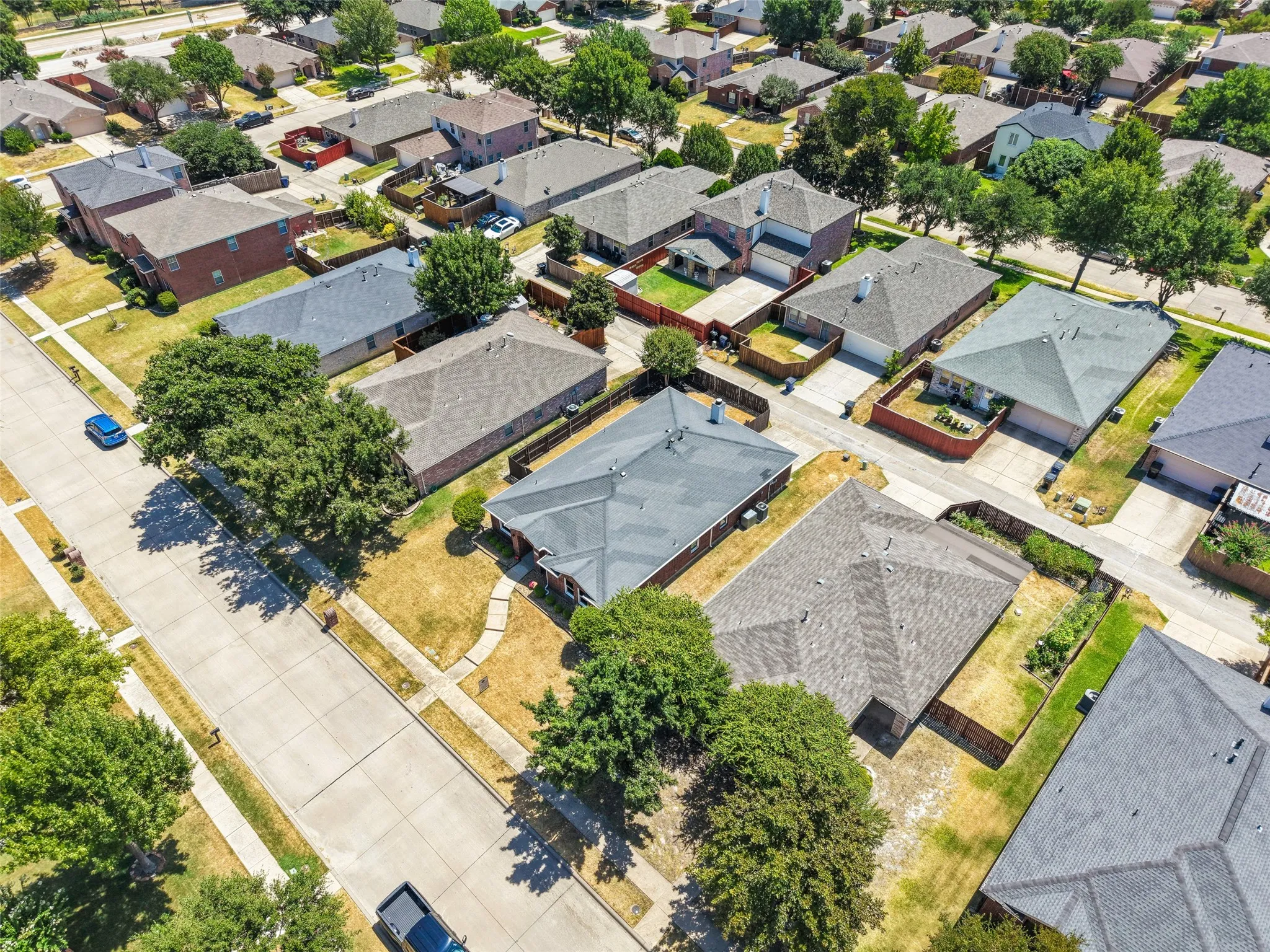 Single Family Residence For Sale in Collin County , 12395 Foothill Lane, Frisco, Texas 75035, 3 Bedroom, 2 Bathroom, 2 Garage spaces, 2,097 Sqft, built in 2003, mls#21352051, Real Estate Agent in Frisco, Homes For Sale in Collin county, Homes For Sale in Frisco, Realtor in Frisco Texas, Real Estate Brokerage Independent Realty Texas, Luminita Cordes Realtor