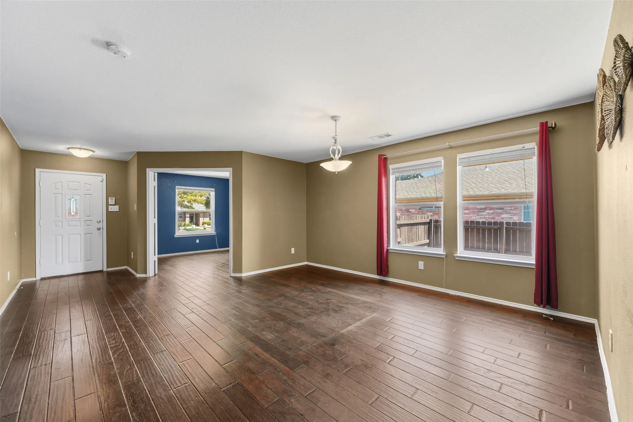 Single Family Residence For Sale in Collin County , 12395 Foothill Lane, Frisco, Texas 75035, 3 Bedroom, 2 Bathroom, 2 Garage spaces, 2,097 Sqft, built in 2003, mls#21352051, Real Estate Agent in Frisco, Homes For Sale in Collin county, Homes For Sale in Frisco, Realtor in Frisco Texas, Real Estate Brokerage Independent Realty Texas, Luminita Cordes Realtor