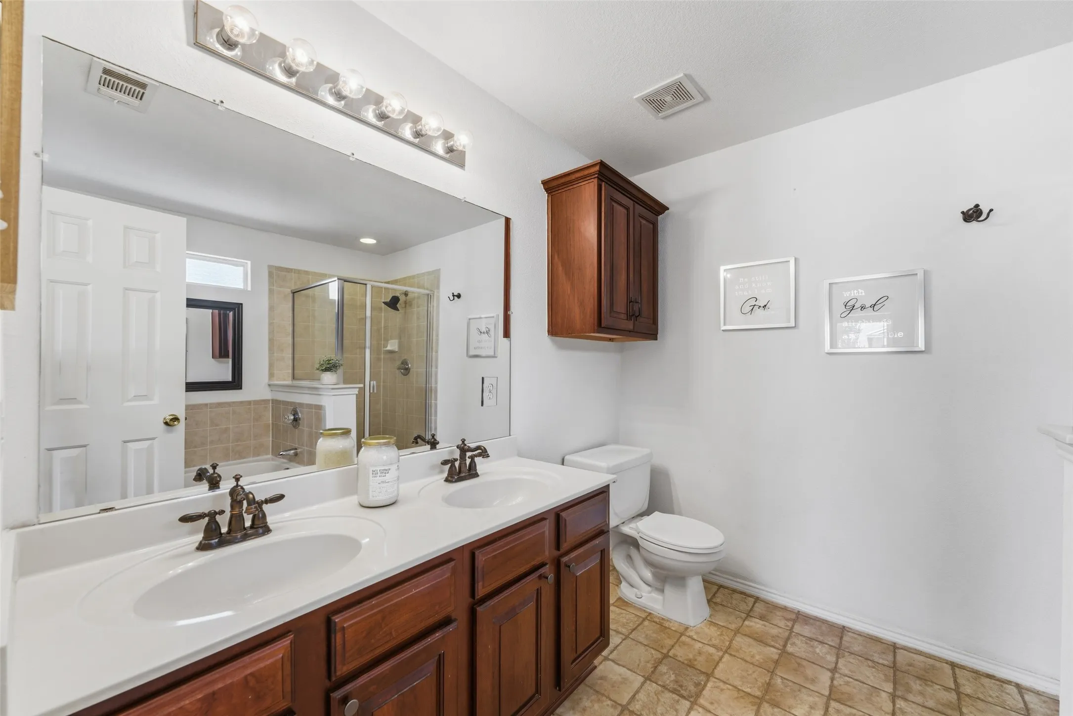 Single Family Residence For Sale in Collin County , 12395 Foothill Lane, Frisco, Texas 75035, 3 Bedroom, 2 Bathroom, 2 Garage spaces, 2,097 Sqft, built in 2003, mls#21352051, Real Estate Agent in Frisco, Homes For Sale in Collin county, Homes For Sale in Frisco, Realtor in Frisco Texas, Real Estate Brokerage Independent Realty Texas, Luminita Cordes Realtor