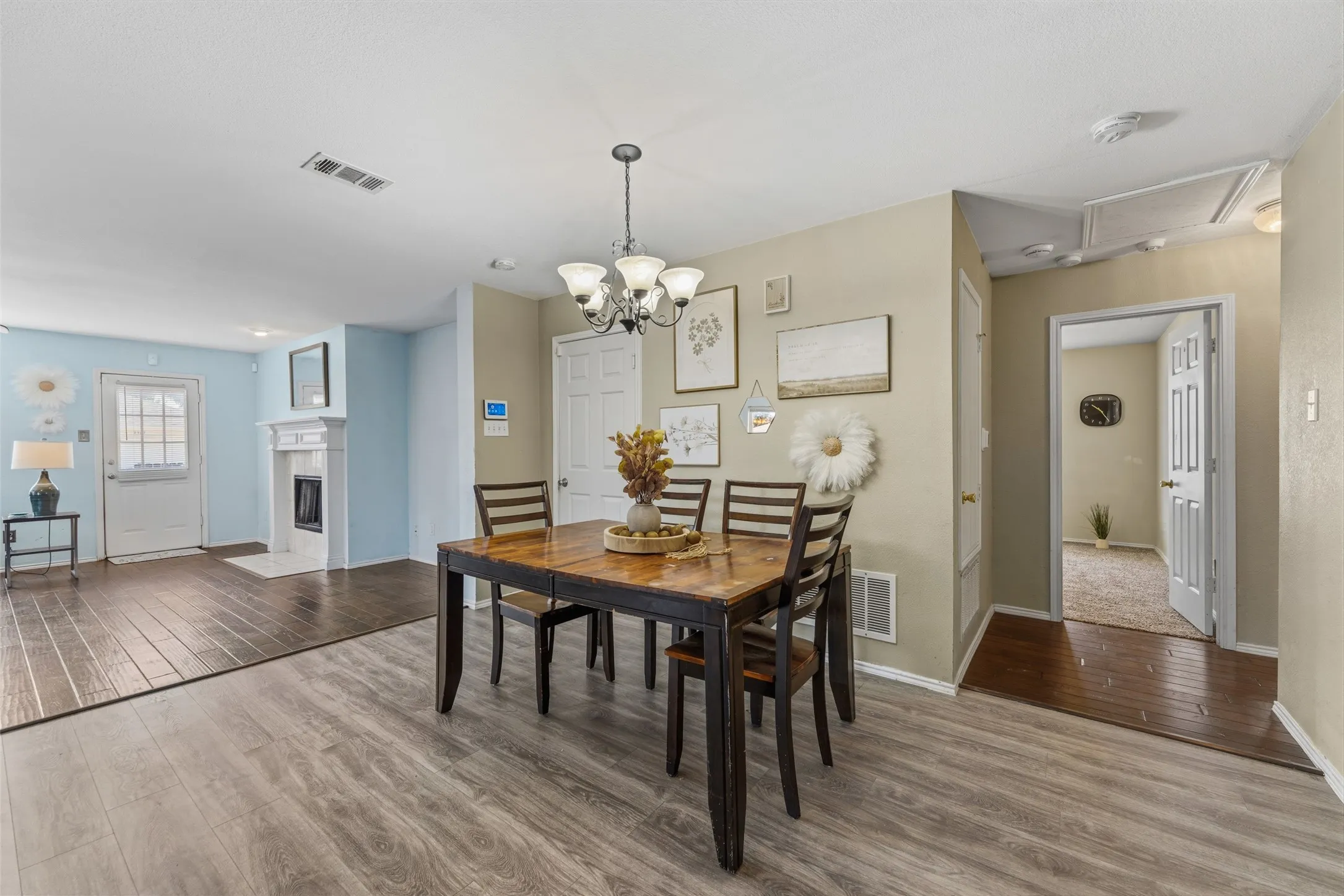 Single Family Residence For Sale in Collin County , 12395 Foothill Lane, Frisco, Texas 75035, 3 Bedroom, 2 Bathroom, 2 Garage spaces, 2,097 Sqft, built in 2003, mls#21352051, Real Estate Agent in Frisco, Homes For Sale in Collin county, Homes For Sale in Frisco, Realtor in Frisco Texas, Real Estate Brokerage Independent Realty Texas, Luminita Cordes Realtor