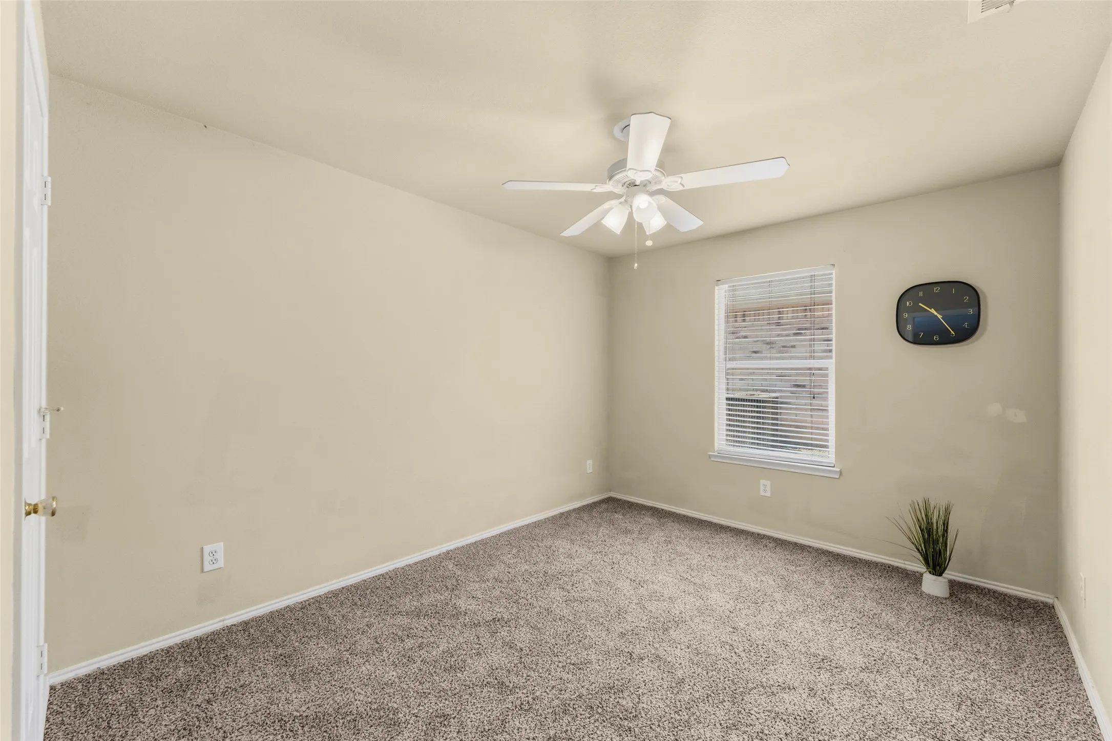 Single Family Residence For Sale in Collin County , 12395 Foothill Lane, Frisco, Texas 75035, 3 Bedroom, 2 Bathroom, 2 Garage spaces, 2,097 Sqft, built in 2003, mls#21352051, Real Estate Agent in Frisco, Homes For Sale in Collin county, Homes For Sale in Frisco, Realtor in Frisco Texas, Real Estate Brokerage Independent Realty Texas, Luminita Cordes Realtor