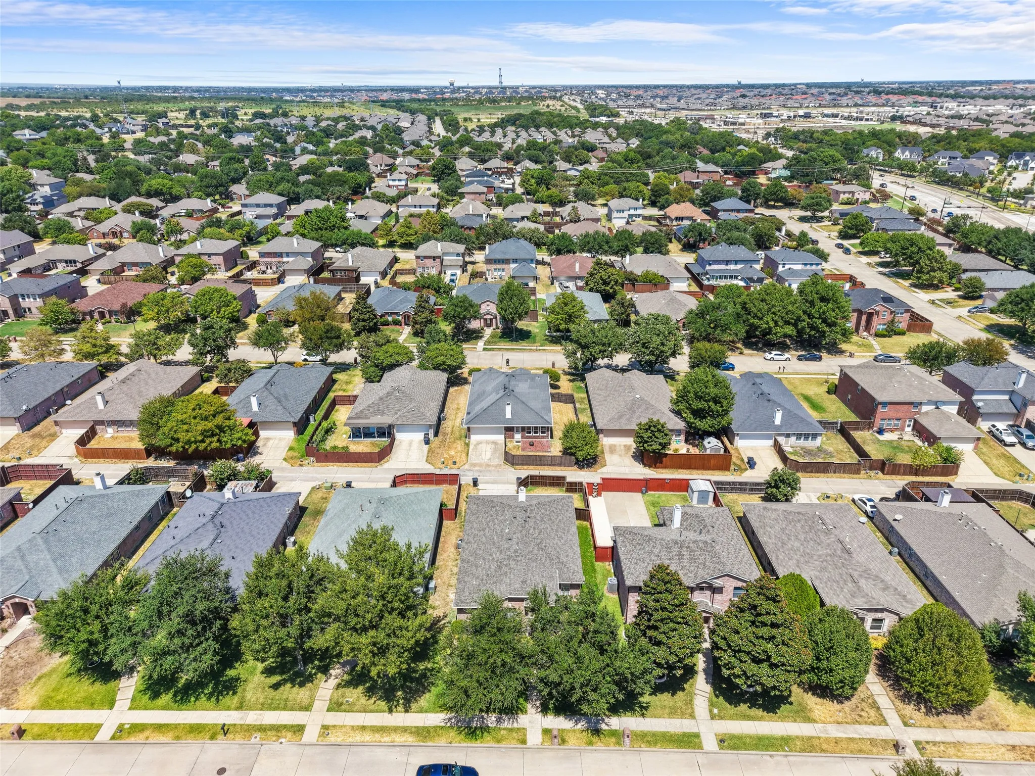Single Family Residence For Sale in Collin County , 12395 Foothill Lane, Frisco, Texas 75035, 3 Bedroom, 2 Bathroom, 2 Garage spaces, 2,097 Sqft, built in 2003, mls#21352051, Real Estate Agent in Frisco, Homes For Sale in Collin county, Homes For Sale in Frisco, Realtor in Frisco Texas, Real Estate Brokerage Independent Realty Texas, Luminita Cordes Realtor