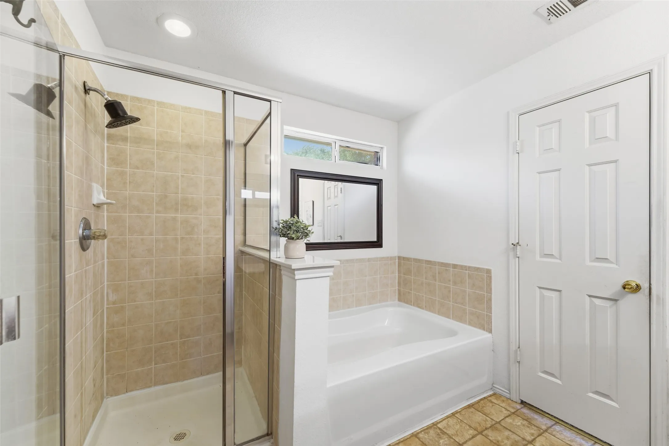 Single Family Residence For Sale in Collin County , 12395 Foothill Lane, Frisco, Texas 75035, 3 Bedroom, 2 Bathroom, 2 Garage spaces, 2,097 Sqft, built in 2003, mls#21352051, Real Estate Agent in Frisco, Homes For Sale in Collin county, Homes For Sale in Frisco, Realtor in Frisco Texas, Real Estate Brokerage Independent Realty Texas, Luminita Cordes Realtor