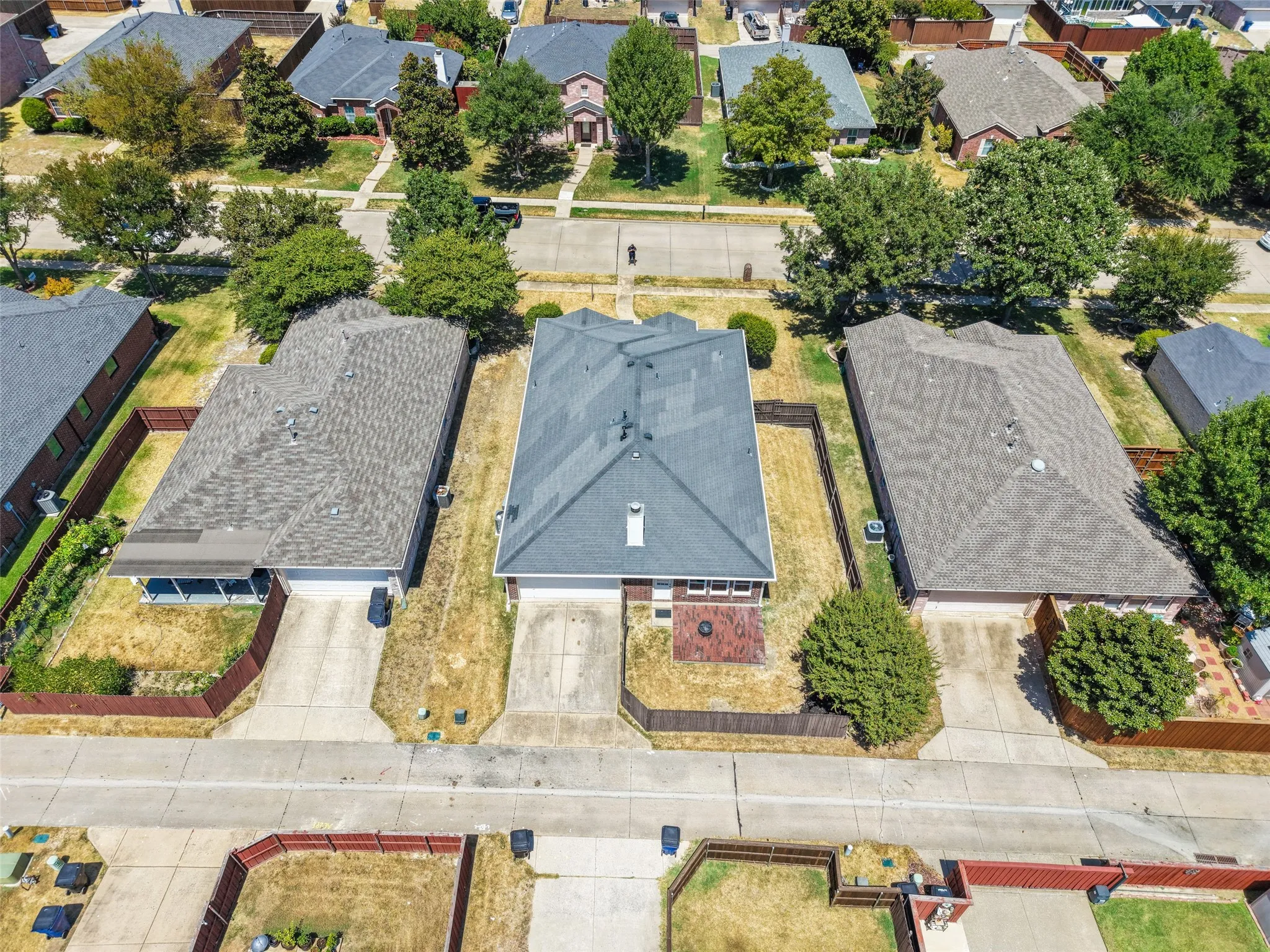 Single Family Residence For Sale in Collin County , 12395 Foothill Lane, Frisco, Texas 75035, 3 Bedroom, 2 Bathroom, 2 Garage spaces, 2,097 Sqft, built in 2003, mls#21352051, Real Estate Agent in Frisco, Homes For Sale in Collin county, Homes For Sale in Frisco, Realtor in Frisco Texas, Real Estate Brokerage Independent Realty Texas, Luminita Cordes Realtor