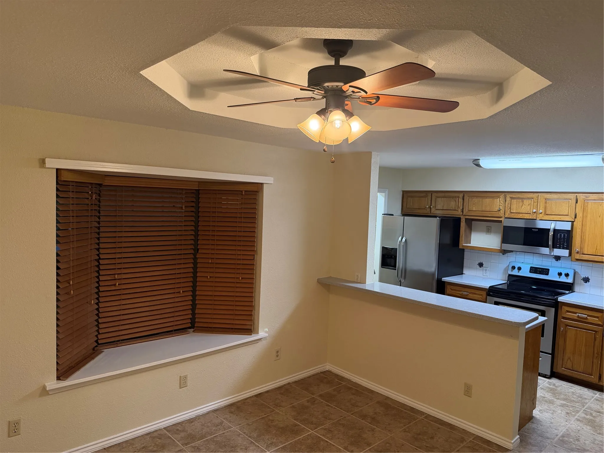 Single Family Residence For Sale in Grayson County , 1058 E Jefferson Street, Van Alstyne, Texas 75495, 3 Bedroom, 2 Bathroom, 2 Garage spaces, 1,495 Sqft, built in 1986, Price $295,000, mls#21363679, Real Estate Agent in Van Alstyne, Homes For Sale in Grayson county, Homes For Sale in Van Alstyne, Realtor in Van Alstyne Texas, Real Estate Brokerage Independent Realty Texas, Luminita Cordes Realtor