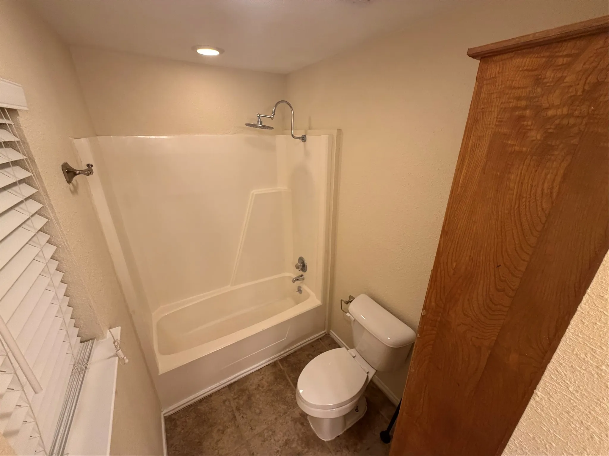 Single Family Residence For Sale in Grayson County , 1058 E Jefferson Street, Van Alstyne, Texas 75495, 3 Bedroom, 2 Bathroom, 2 Garage spaces, 1,495 Sqft, built in 1986, Price $295,000, mls#21363679, Real Estate Agent in Van Alstyne, Homes For Sale in Grayson county, Homes For Sale in Van Alstyne, Realtor in Van Alstyne Texas, Real Estate Brokerage Independent Realty Texas, Luminita Cordes Realtor
