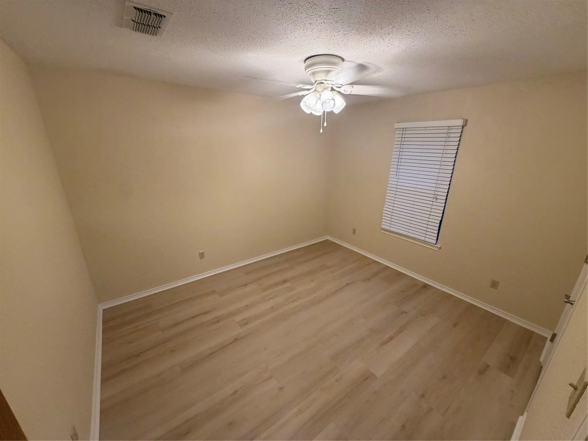 Single Family Residence For Sale in Grayson County , 1058 E Jefferson Street, Van Alstyne, Texas 75495, 3 Bedroom, 2 Bathroom, 2 Garage spaces, 1,495 Sqft, built in 1986, Price $295,000, mls#21363679, Real Estate Agent in Van Alstyne, Homes For Sale in Grayson county, Homes For Sale in Van Alstyne, Realtor in Van Alstyne Texas, Real Estate Brokerage Independent Realty Texas, Luminita Cordes Realtor