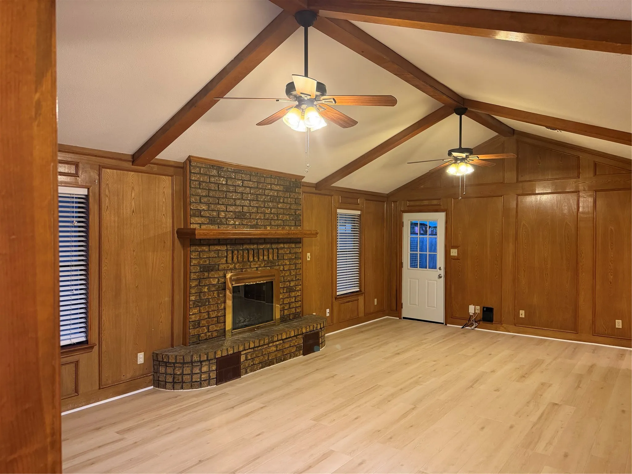 Single Family Residence For Sale in Grayson County , 1058 E Jefferson Street, Van Alstyne, Texas 75495, 3 Bedroom, 2 Bathroom, 2 Garage spaces, 1,495 Sqft, built in 1986, Price $295,000, mls#21363679, Real Estate Agent in Van Alstyne, Homes For Sale in Grayson county, Homes For Sale in Van Alstyne, Realtor in Van Alstyne Texas, Real Estate Brokerage Independent Realty Texas, Luminita Cordes Realtor