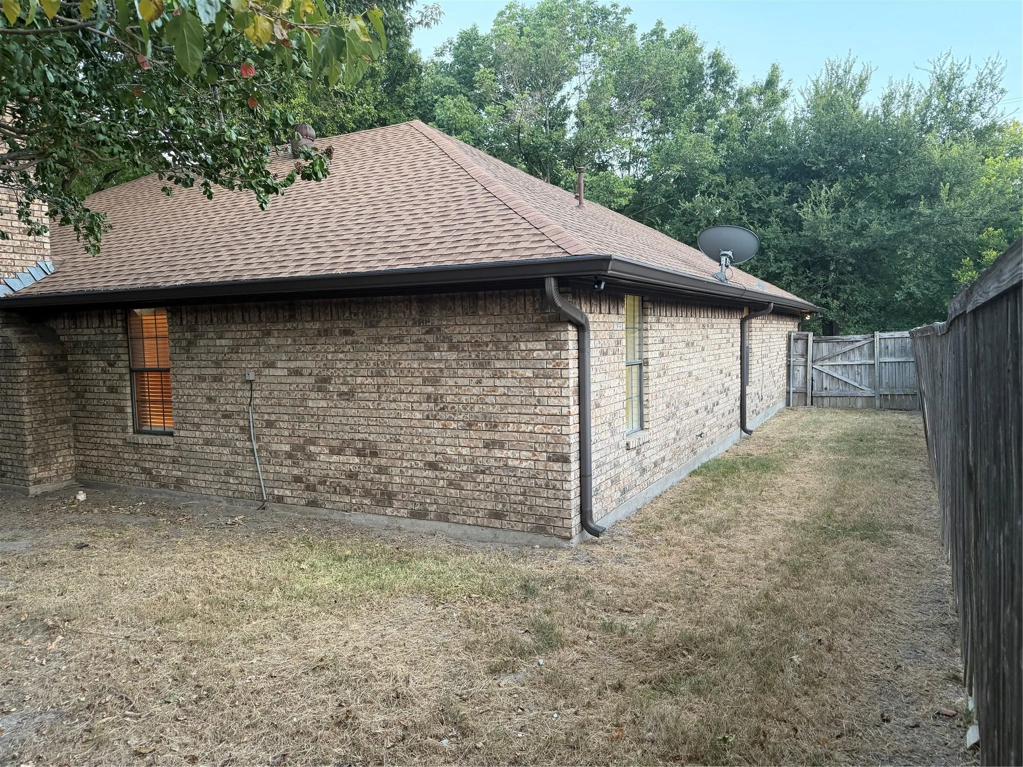 Single Family Residence For Sale in Grayson County , 1058 E Jefferson Street, Van Alstyne, Texas 75495, 3 Bedroom, 2 Bathroom, 2 Garage spaces, 1,495 Sqft, built in 1986, Price $295,000, mls#21363679, Real Estate Agent in Van Alstyne, Homes For Sale in Grayson county, Homes For Sale in Van Alstyne, Realtor in Van Alstyne Texas, Real Estate Brokerage Independent Realty Texas, Luminita Cordes Realtor
