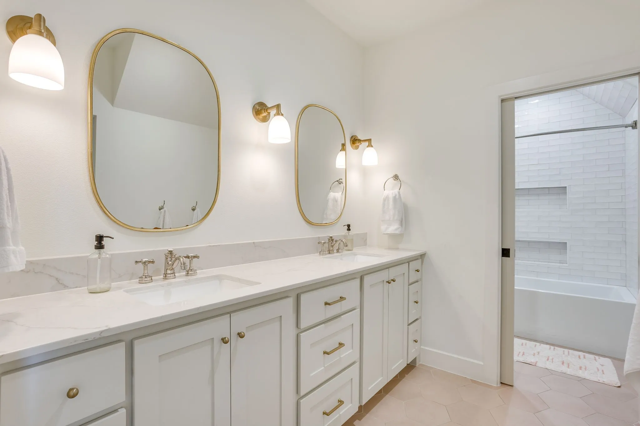 Single Family Residence For Sale in Parker County , 14000 Rozana Street, Fort Worth, Texas 76008, 4 Bedroom, 3 Bathroom, 2 Garage spaces, 3,211 Sqft, built in 2022, mls#21357630, Real Estate Agent in Fort Worth, Homes For Sale in Parker county, Homes For Sale in Fort Worth, Realtor in Fort Worth Texas, Real Estate Brokerage Independent Realty Texas, Luminita Cordes Realtor
