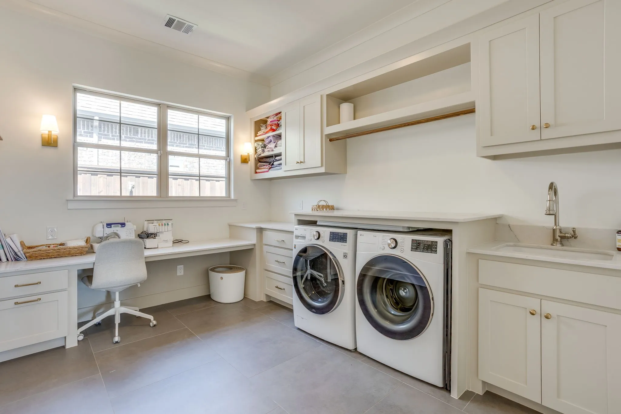 Single Family Residence For Sale in Parker County , 14000 Rozana Street, Fort Worth, Texas 76008, 4 Bedroom, 3 Bathroom, 2 Garage spaces, 3,211 Sqft, built in 2022, mls#21357630, Real Estate Agent in Fort Worth, Homes For Sale in Parker county, Homes For Sale in Fort Worth, Realtor in Fort Worth Texas, Real Estate Brokerage Independent Realty Texas, Luminita Cordes Realtor