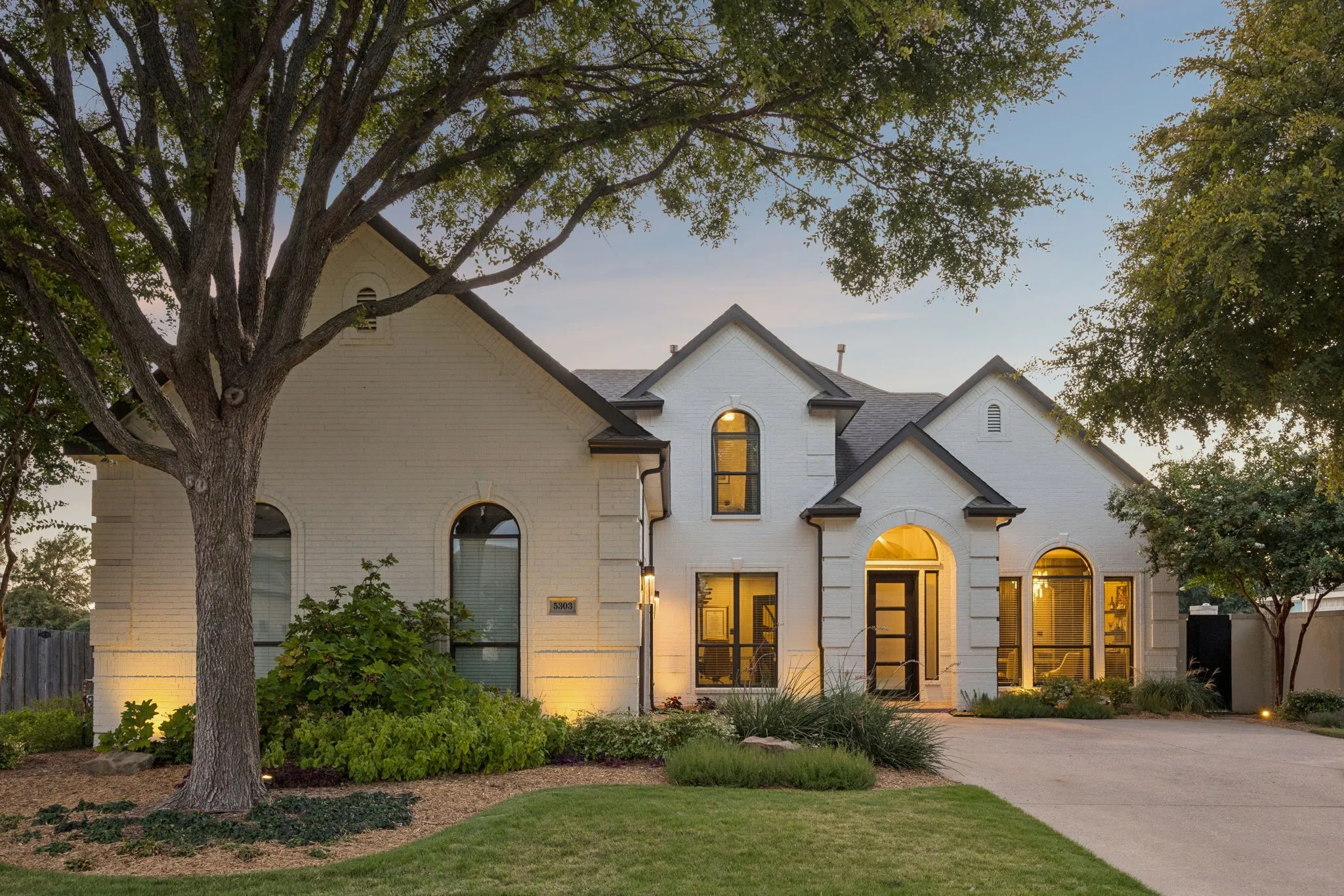Single Family Residence For Sale in Collin County , 5303 Lafayette Drive, Frisco, Texas 75035, 4 Bedroom, 3 Bathroom, 2 Garage spaces, 3,244 Sqft, built in 2001, mls#21358570, Real Estate Agent in Frisco, Homes For Sale in Collin county, Homes For Sale in Frisco, Realtor in Frisco Texas, Real Estate Brokerage Independent Realty Texas, Luminita Cordes Realtor