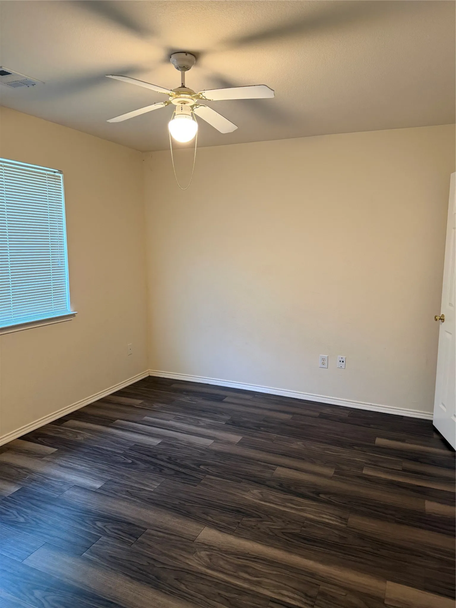 Single Family Residence For Rent in Tarrant County , 406 Alta Ridge Drive, Keller, Texas 76248, 4 Bedroom, 3 Bathroom, 2 Garage spaces, 2,378 Sqft, built in 1998, mls#21363354, Real Estate Agent in Keller, Homes For Rent in Tarrant county, Homes For Rent in Keller, Realtor in Keller Texas, Real Estate Brokerage Independent Realty Texas, Luminita Cordes Realtor