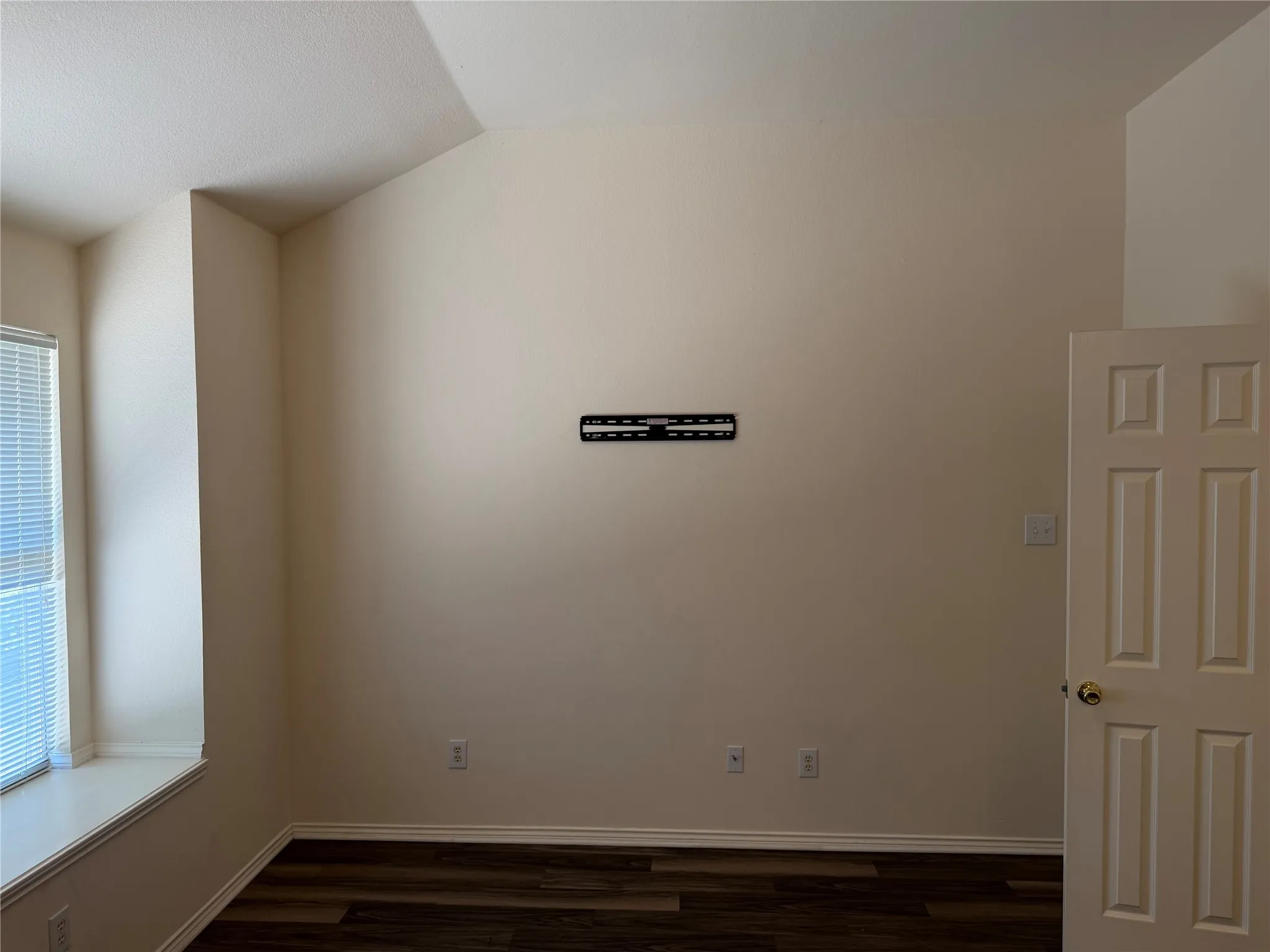 Single Family Residence For Rent in Tarrant County , 406 Alta Ridge Drive, Keller, Texas 76248, 4 Bedroom, 3 Bathroom, 2 Garage spaces, 2,378 Sqft, built in 1998, mls#21363354, Real Estate Agent in Keller, Homes For Rent in Tarrant county, Homes For Rent in Keller, Realtor in Keller Texas, Real Estate Brokerage Independent Realty Texas, Luminita Cordes Realtor