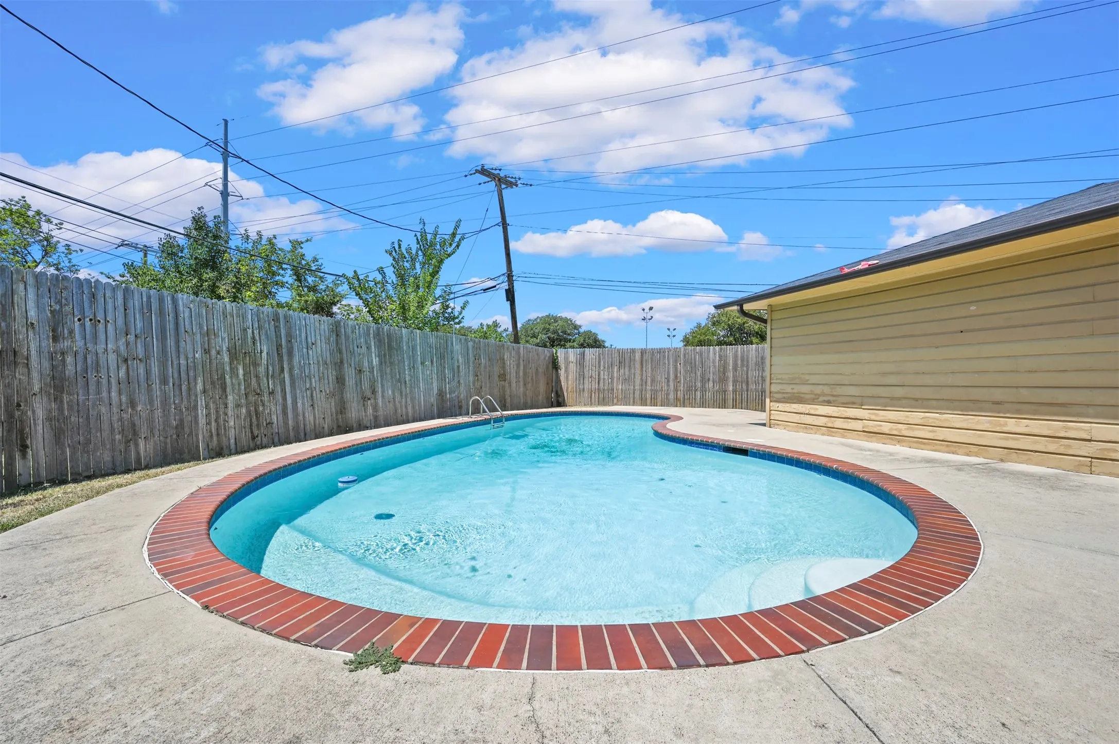 Single Family Residence For Rent in Dallas County , 3468 Townsend Drive, Dallas, Texas 75229, 3 Bedroom, 2 Bathroom, 2 Garage spaces, 1,895 Sqft, built in 1957, mls#21361774, Real Estate Agent in Dallas, Homes For Rent in Dallas county, Homes For Rent in Dallas, Realtor in Dallas Texas, Real Estate Brokerage Independent Realty Texas, Luminita Cordes Realtor