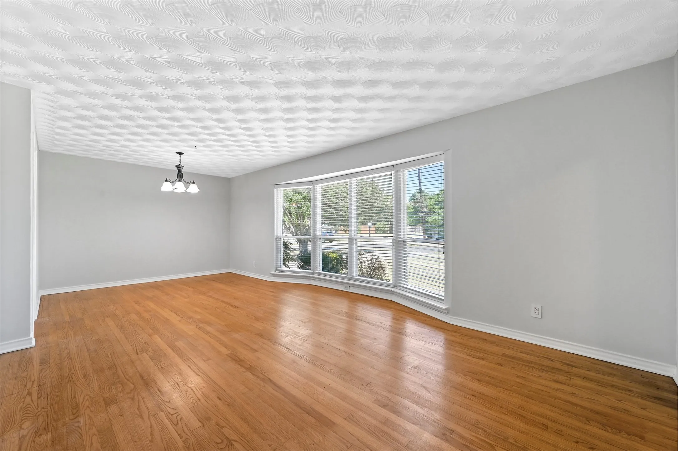 Single Family Residence For Rent in Dallas County , 3468 Townsend Drive, Dallas, Texas 75229, 3 Bedroom, 2 Bathroom, 2 Garage spaces, 1,895 Sqft, built in 1957, mls#21361774, Real Estate Agent in Dallas, Homes For Rent in Dallas county, Homes For Rent in Dallas, Realtor in Dallas Texas, Real Estate Brokerage Independent Realty Texas, Luminita Cordes Realtor