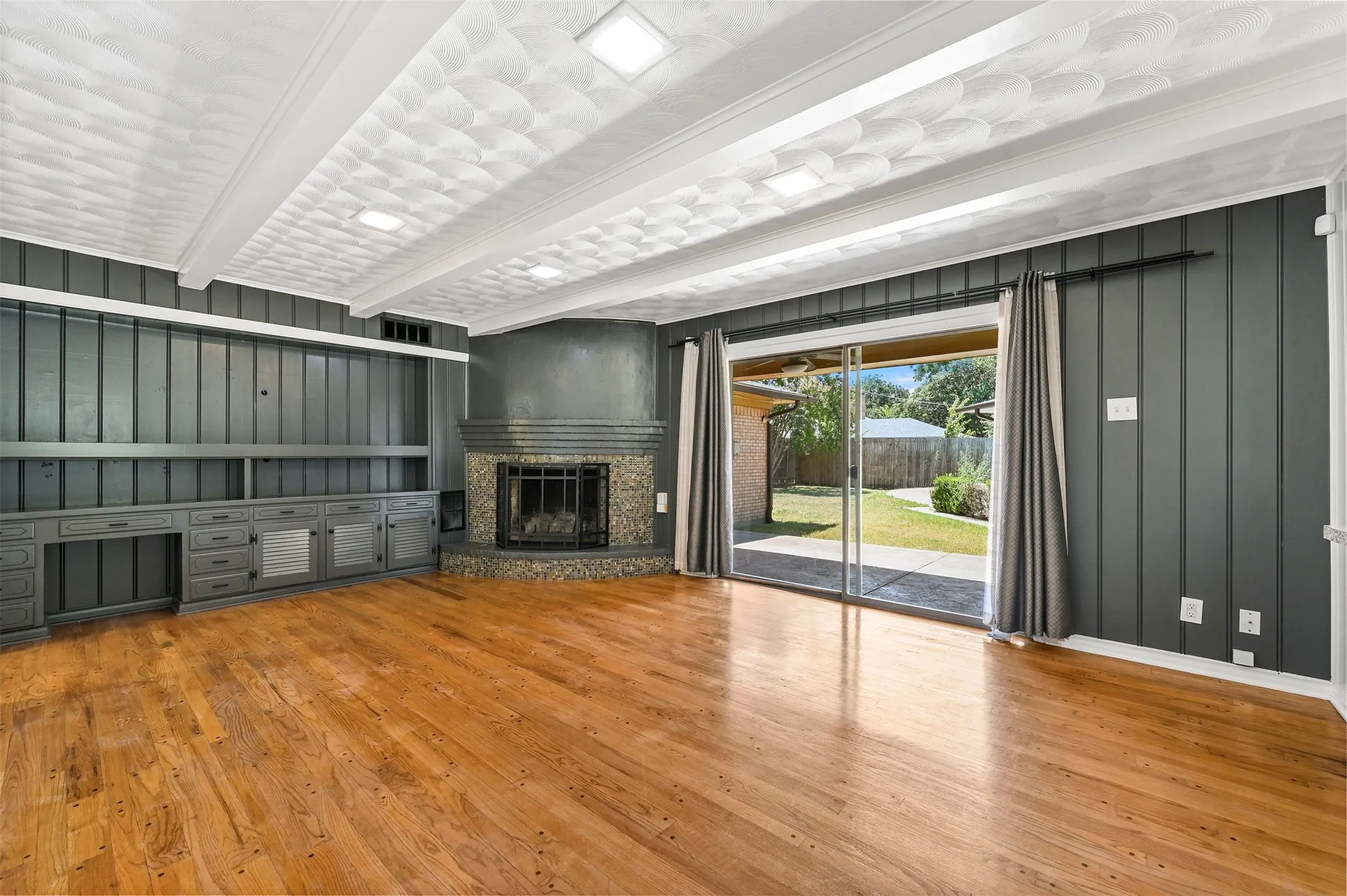 Single Family Residence For Rent in Dallas County , 3468 Townsend Drive, Dallas, Texas 75229, 3 Bedroom, 2 Bathroom, 2 Garage spaces, 1,895 Sqft, built in 1957, mls#21361774, Real Estate Agent in Dallas, Homes For Rent in Dallas county, Homes For Rent in Dallas, Realtor in Dallas Texas, Real Estate Brokerage Independent Realty Texas, Luminita Cordes Realtor
