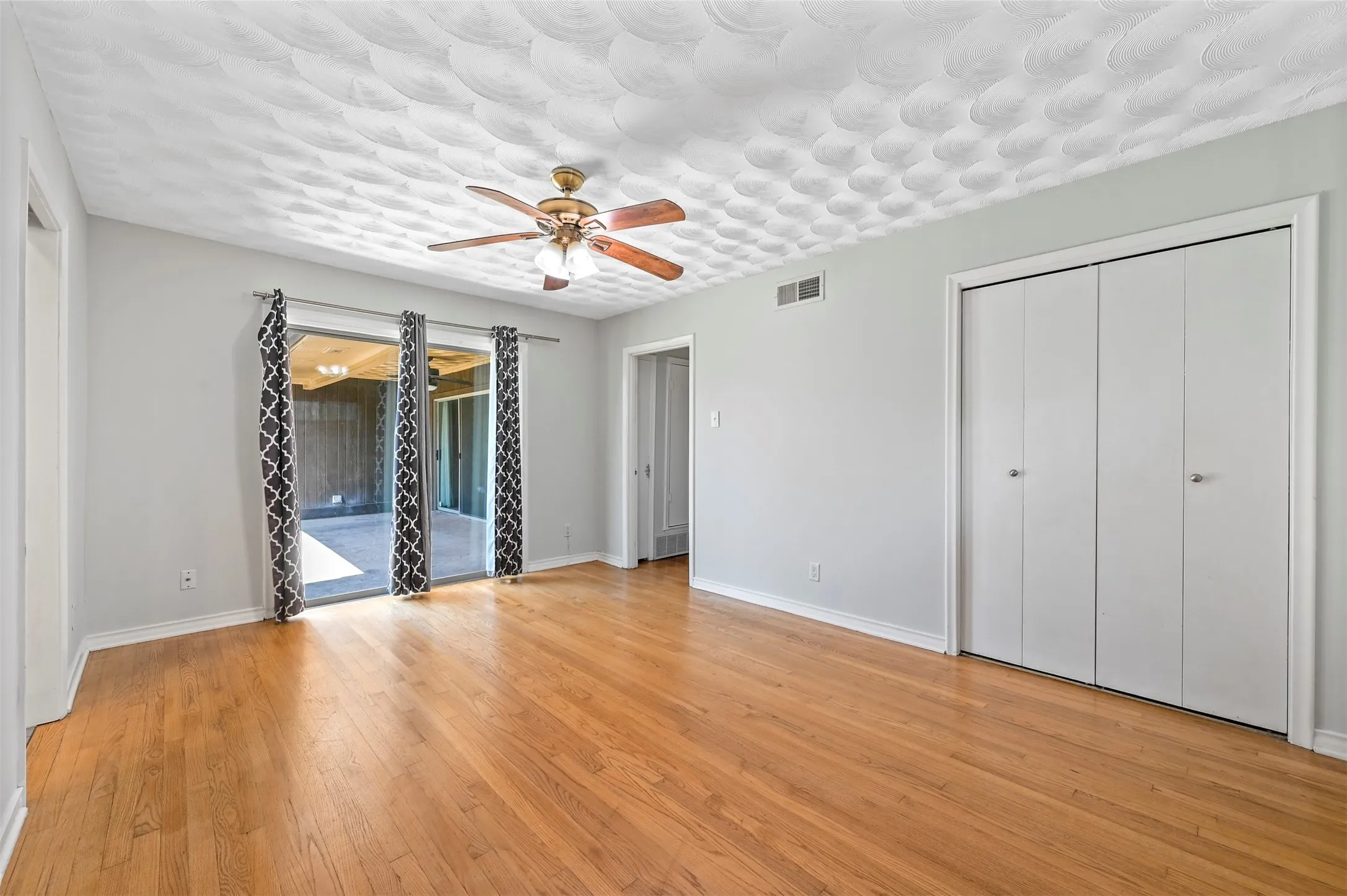 Single Family Residence For Rent in Dallas County , 3468 Townsend Drive, Dallas, Texas 75229, 3 Bedroom, 2 Bathroom, 2 Garage spaces, 1,895 Sqft, built in 1957, mls#21361774, Real Estate Agent in Dallas, Homes For Rent in Dallas county, Homes For Rent in Dallas, Realtor in Dallas Texas, Real Estate Brokerage Independent Realty Texas, Luminita Cordes Realtor