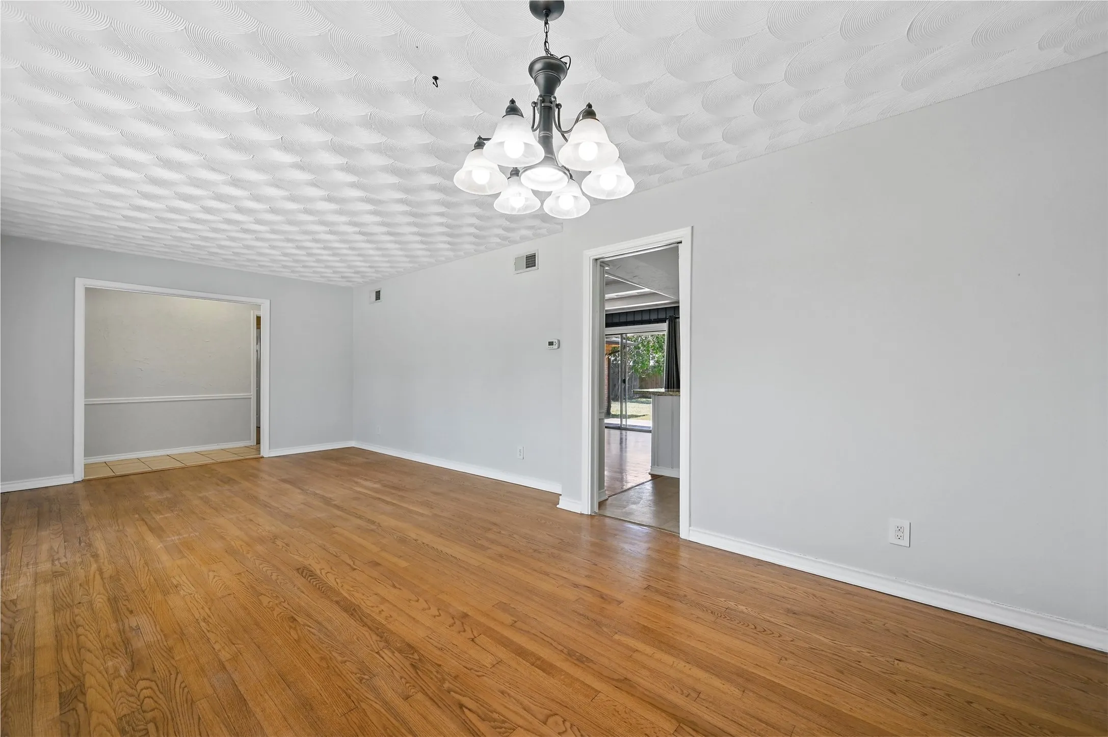Single Family Residence For Rent in Dallas County , 3468 Townsend Drive, Dallas, Texas 75229, 3 Bedroom, 2 Bathroom, 2 Garage spaces, 1,895 Sqft, built in 1957, mls#21361774, Real Estate Agent in Dallas, Homes For Rent in Dallas county, Homes For Rent in Dallas, Realtor in Dallas Texas, Real Estate Brokerage Independent Realty Texas, Luminita Cordes Realtor