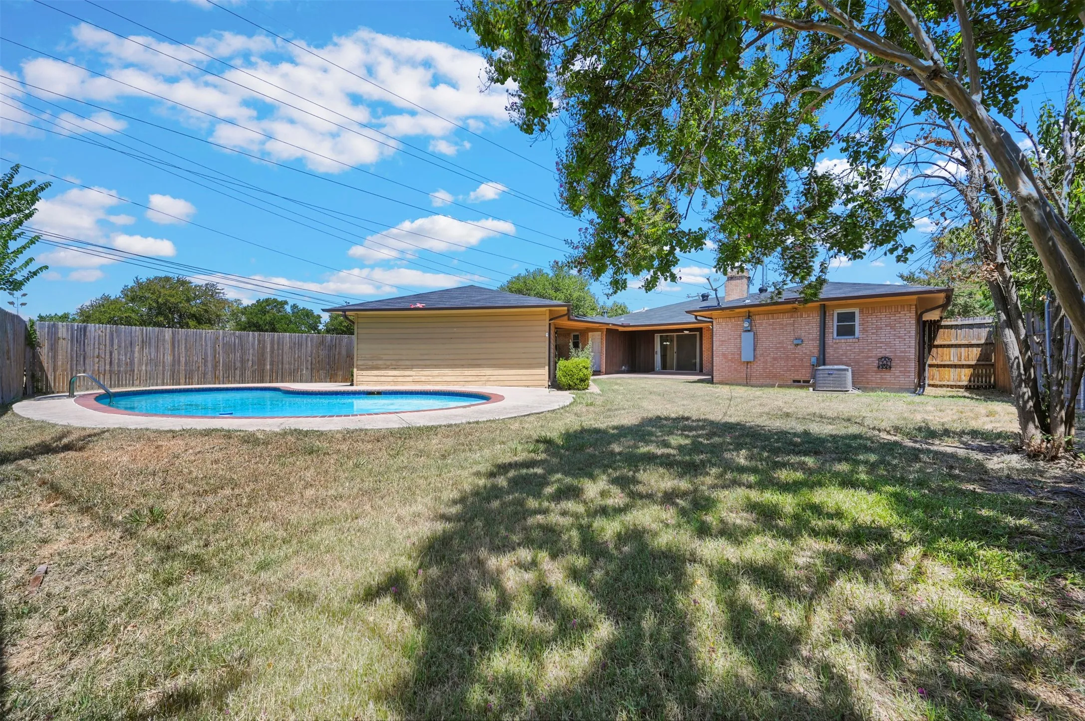 Single Family Residence For Rent in Dallas County , 3468 Townsend Drive, Dallas, Texas 75229, 3 Bedroom, 2 Bathroom, 2 Garage spaces, 1,895 Sqft, built in 1957, mls#21361774, Real Estate Agent in Dallas, Homes For Rent in Dallas county, Homes For Rent in Dallas, Realtor in Dallas Texas, Real Estate Brokerage Independent Realty Texas, Luminita Cordes Realtor