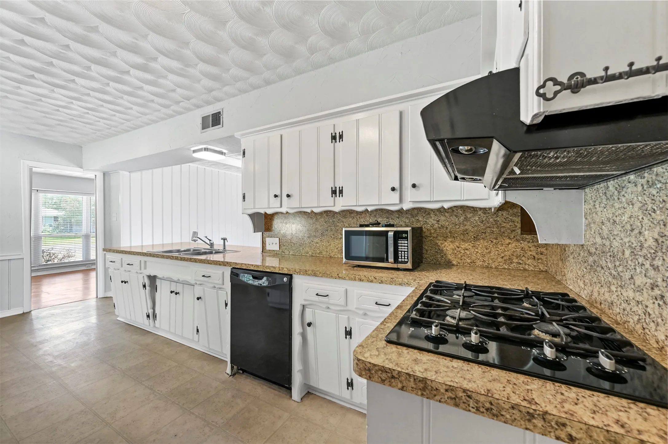 Single Family Residence For Rent in Dallas County , 3468 Townsend Drive, Dallas, Texas 75229, 3 Bedroom, 2 Bathroom, 2 Garage spaces, 1,895 Sqft, built in 1957, mls#21361774, Real Estate Agent in Dallas, Homes For Rent in Dallas county, Homes For Rent in Dallas, Realtor in Dallas Texas, Real Estate Brokerage Independent Realty Texas, Luminita Cordes Realtor