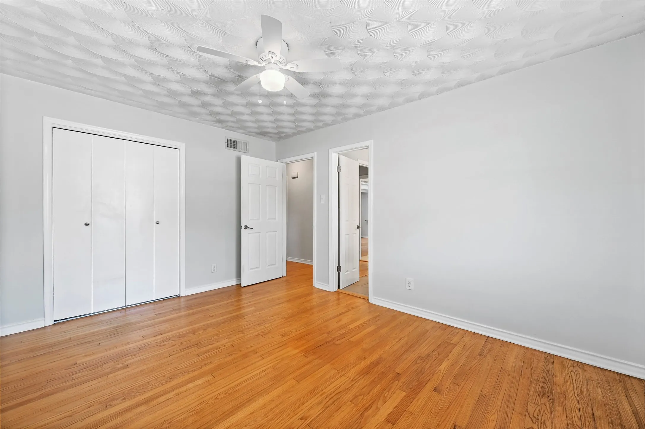 Single Family Residence For Rent in Dallas County , 3468 Townsend Drive, Dallas, Texas 75229, 3 Bedroom, 2 Bathroom, 2 Garage spaces, 1,895 Sqft, built in 1957, mls#21361774, Real Estate Agent in Dallas, Homes For Rent in Dallas county, Homes For Rent in Dallas, Realtor in Dallas Texas, Real Estate Brokerage Independent Realty Texas, Luminita Cordes Realtor