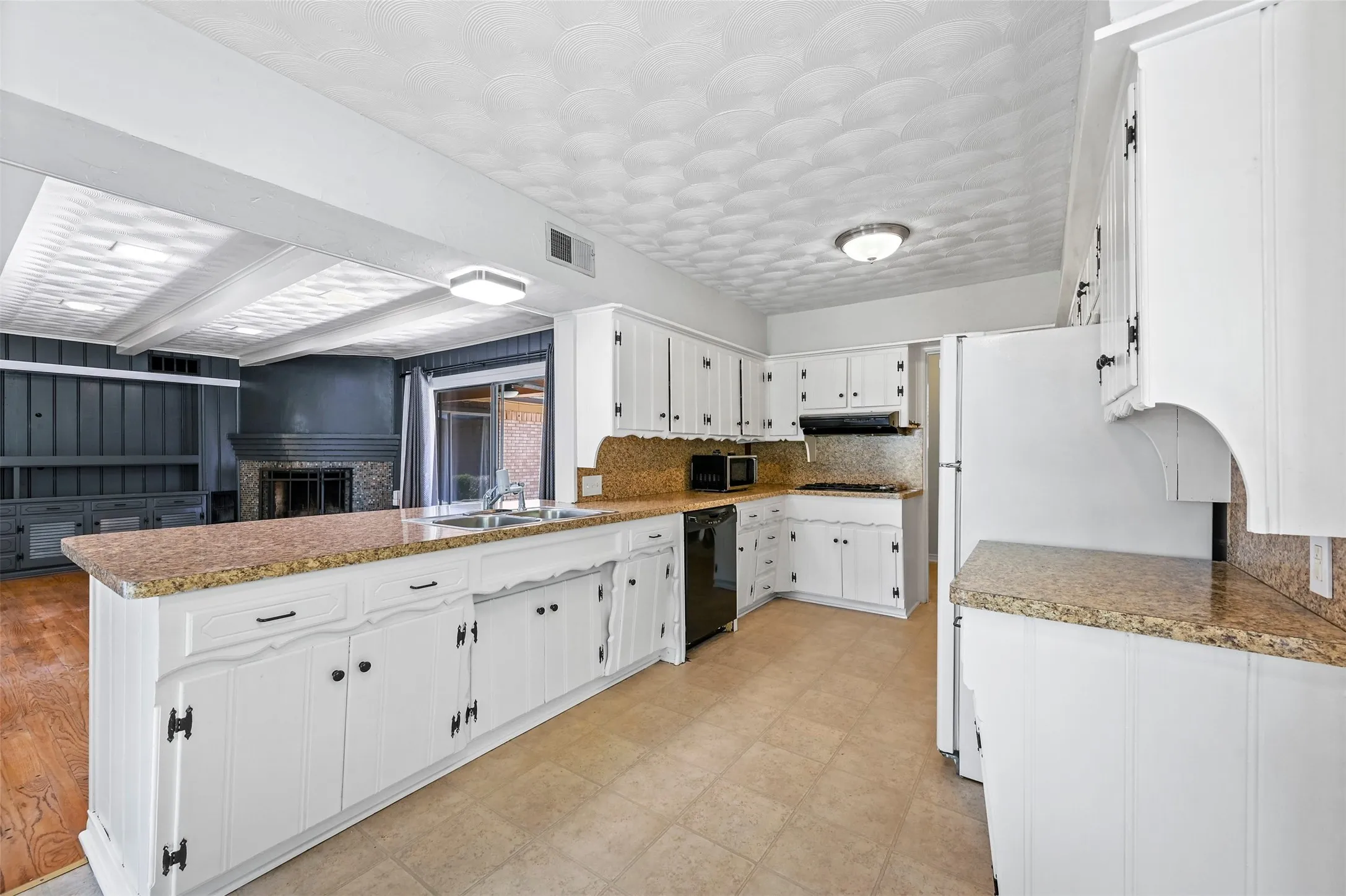 Single Family Residence For Rent in Dallas County , 3468 Townsend Drive, Dallas, Texas 75229, 3 Bedroom, 2 Bathroom, 2 Garage spaces, 1,895 Sqft, built in 1957, mls#21361774, Real Estate Agent in Dallas, Homes For Rent in Dallas county, Homes For Rent in Dallas, Realtor in Dallas Texas, Real Estate Brokerage Independent Realty Texas, Luminita Cordes Realtor