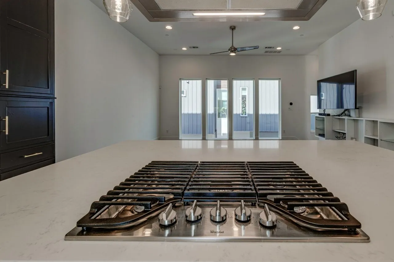 Condominium For Sale in Dallas County , 5711 Bryan Parkway 102, Dallas, Texas 75206, 2 Bedroom, 3 Bathroom, 2 Garage spaces, 1,527 Sqft, built in 2017, mls#21361351, Real Estate Agent in Dallas, Homes For Sale in Dallas county, Homes For Sale in Dallas, Realtor in Dallas Texas, Real Estate Brokerage Independent Realty Texas, Luminita Cordes Realtor