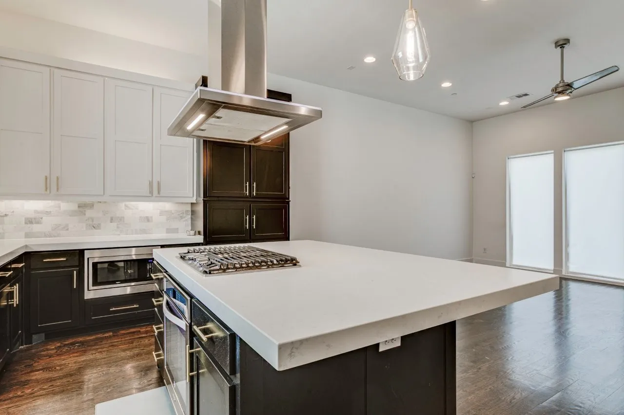 Condominium For Sale in Dallas County , 5711 Bryan Parkway 102, Dallas, Texas 75206, 2 Bedroom, 3 Bathroom, 2 Garage spaces, 1,527 Sqft, built in 2017, mls#21361351, Real Estate Agent in Dallas, Homes For Sale in Dallas county, Homes For Sale in Dallas, Realtor in Dallas Texas, Real Estate Brokerage Independent Realty Texas, Luminita Cordes Realtor