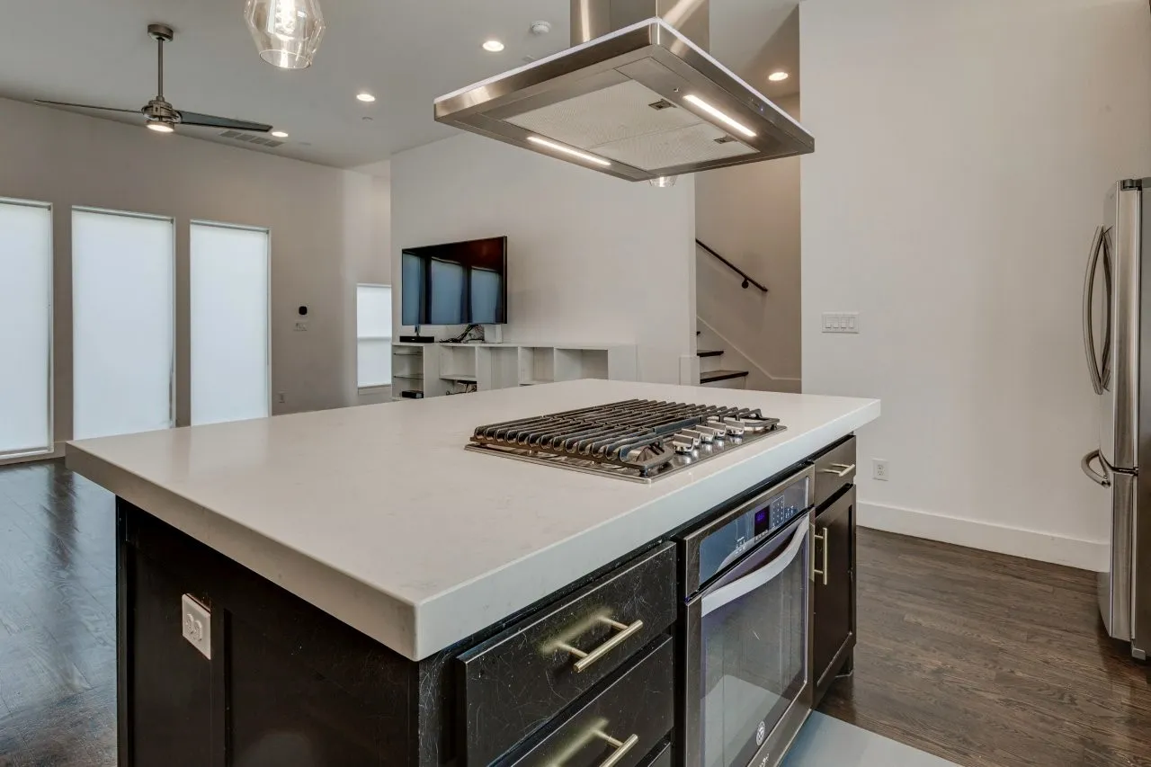 Condominium For Sale in Dallas County , 5711 Bryan Parkway 102, Dallas, Texas 75206, 2 Bedroom, 3 Bathroom, 2 Garage spaces, 1,527 Sqft, built in 2017, mls#21361351, Real Estate Agent in Dallas, Homes For Sale in Dallas county, Homes For Sale in Dallas, Realtor in Dallas Texas, Real Estate Brokerage Independent Realty Texas, Luminita Cordes Realtor
