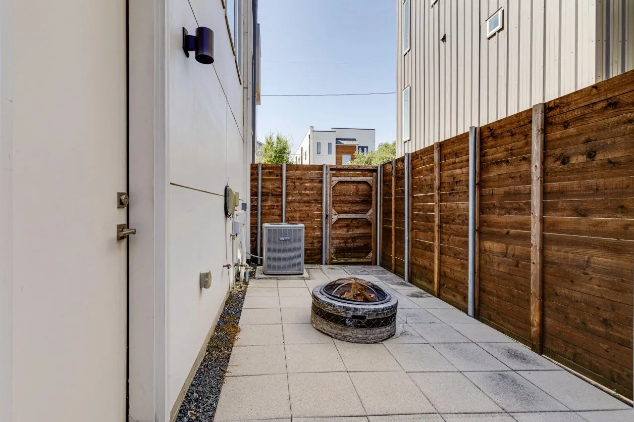 Condominium For Sale in Dallas County , 5711 Bryan Parkway 102, Dallas, Texas 75206, 2 Bedroom, 3 Bathroom, 2 Garage spaces, 1,527 Sqft, built in 2017, mls#21361351, Real Estate Agent in Dallas, Homes For Sale in Dallas county, Homes For Sale in Dallas, Realtor in Dallas Texas, Real Estate Brokerage Independent Realty Texas, Luminita Cordes Realtor