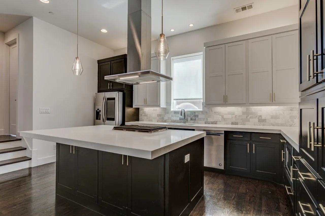 Condominium For Sale in Dallas County , 5711 Bryan Parkway 102, Dallas, Texas 75206, 2 Bedroom, 3 Bathroom, 2 Garage spaces, 1,527 Sqft, built in 2017, mls#21361351, Real Estate Agent in Dallas, Homes For Sale in Dallas county, Homes For Sale in Dallas, Realtor in Dallas Texas, Real Estate Brokerage Independent Realty Texas, Luminita Cordes Realtor