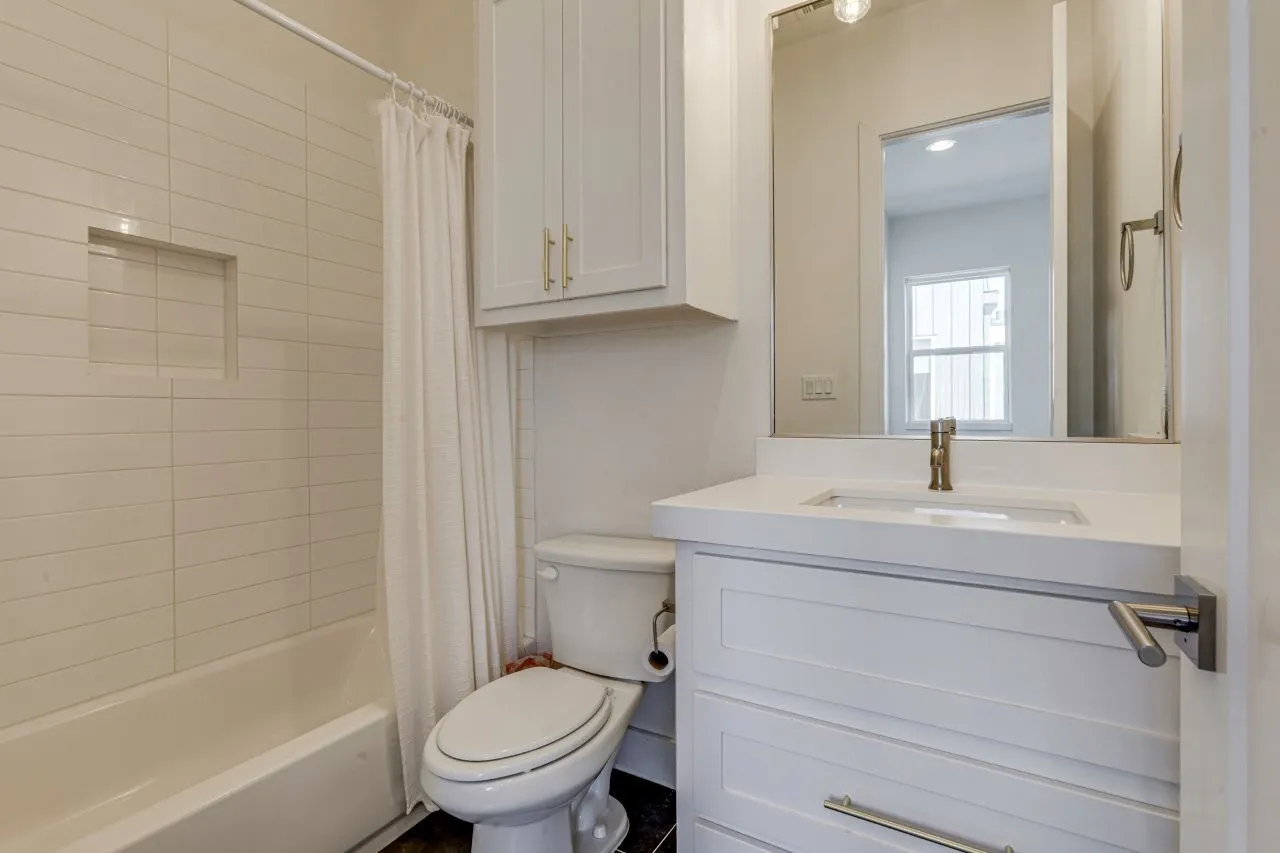 Condominium For Sale in Dallas County , 5711 Bryan Parkway 102, Dallas, Texas 75206, 2 Bedroom, 3 Bathroom, 2 Garage spaces, 1,527 Sqft, built in 2017, mls#21361351, Real Estate Agent in Dallas, Homes For Sale in Dallas county, Homes For Sale in Dallas, Realtor in Dallas Texas, Real Estate Brokerage Independent Realty Texas, Luminita Cordes Realtor