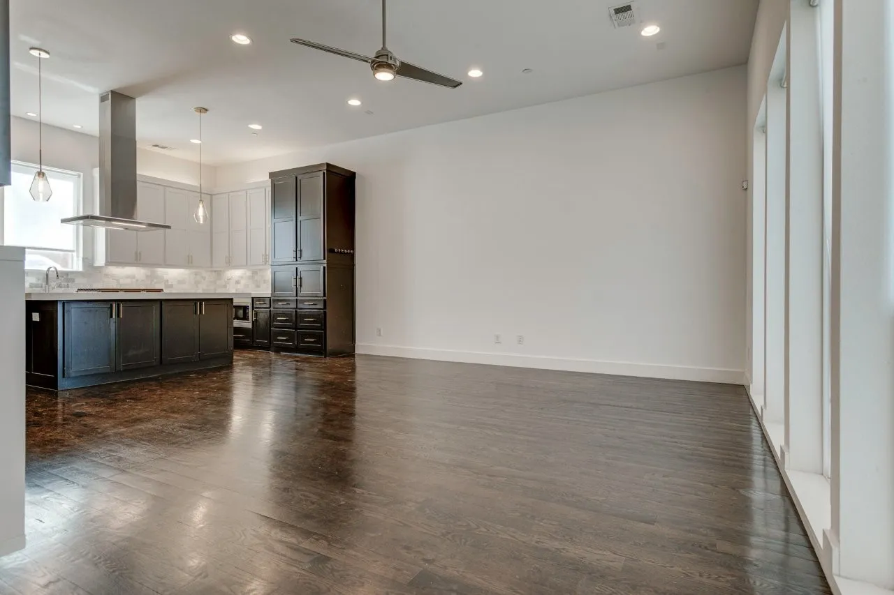 Condominium For Sale in Dallas County , 5711 Bryan Parkway 102, Dallas, Texas 75206, 2 Bedroom, 3 Bathroom, 2 Garage spaces, 1,527 Sqft, built in 2017, mls#21361351, Real Estate Agent in Dallas, Homes For Sale in Dallas county, Homes For Sale in Dallas, Realtor in Dallas Texas, Real Estate Brokerage Independent Realty Texas, Luminita Cordes Realtor