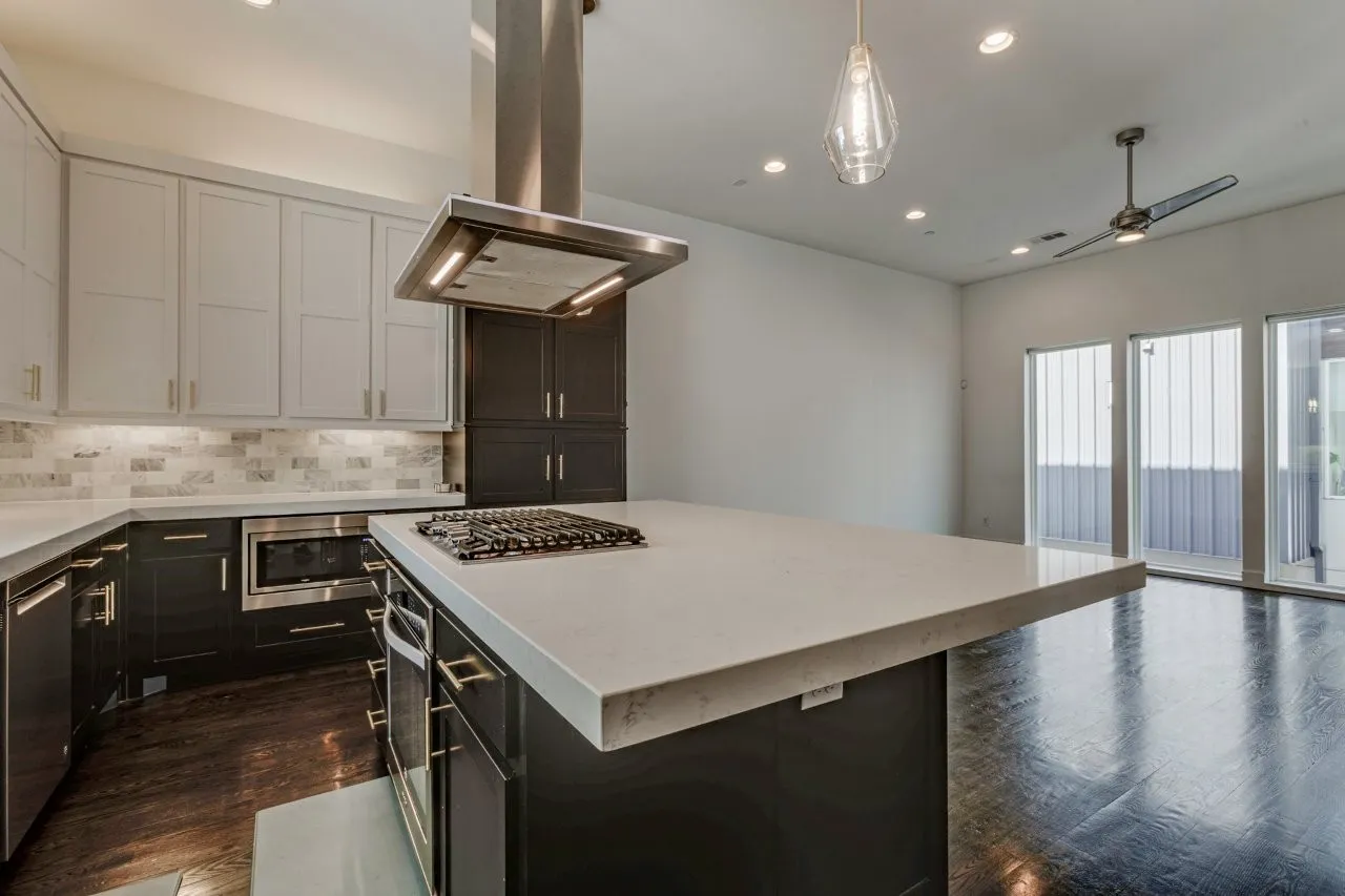 Condominium For Sale in Dallas County , 5711 Bryan Parkway 102, Dallas, Texas 75206, 2 Bedroom, 3 Bathroom, 2 Garage spaces, 1,527 Sqft, built in 2017, mls#21361351, Real Estate Agent in Dallas, Homes For Sale in Dallas county, Homes For Sale in Dallas, Realtor in Dallas Texas, Real Estate Brokerage Independent Realty Texas, Luminita Cordes Realtor