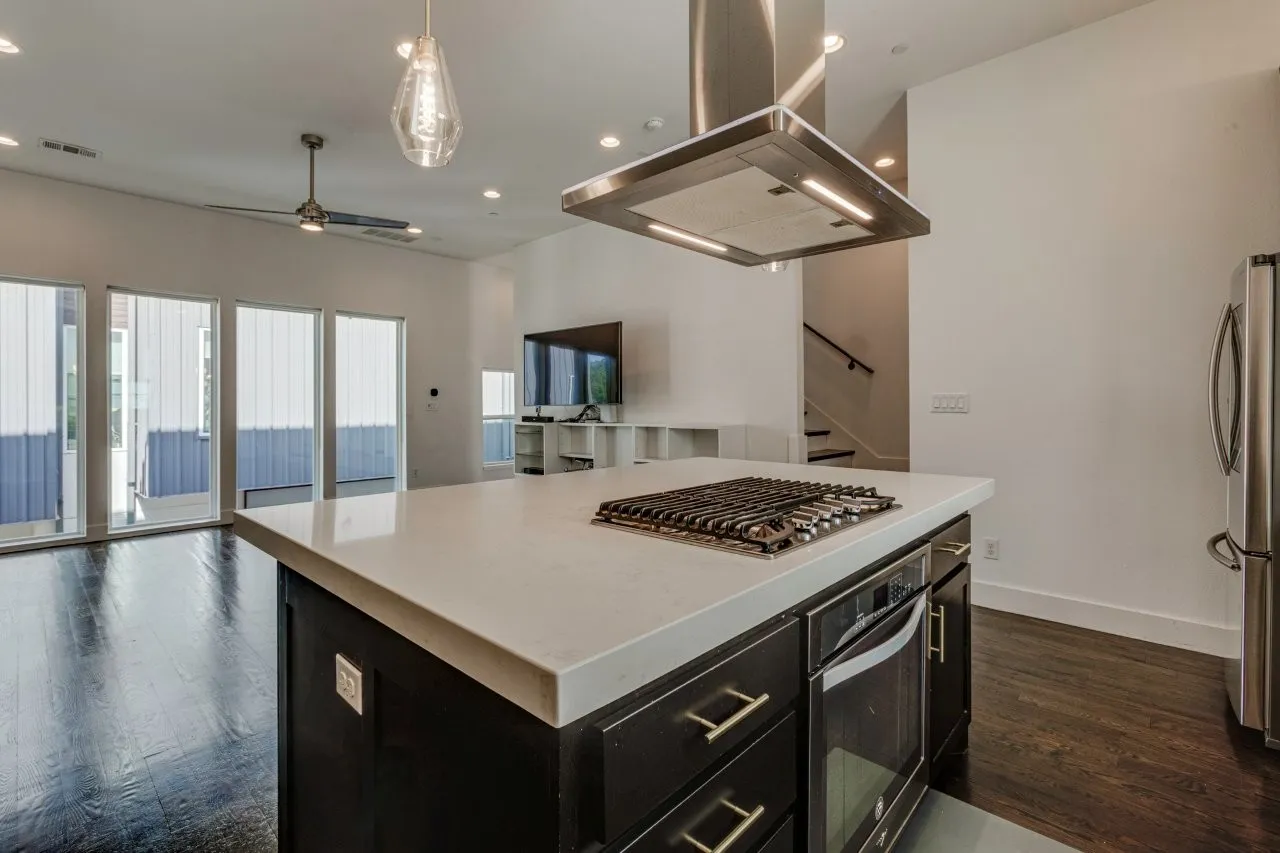 Condominium For Sale in Dallas County , 5711 Bryan Parkway 102, Dallas, Texas 75206, 2 Bedroom, 3 Bathroom, 2 Garage spaces, 1,527 Sqft, built in 2017, mls#21361351, Real Estate Agent in Dallas, Homes For Sale in Dallas county, Homes For Sale in Dallas, Realtor in Dallas Texas, Real Estate Brokerage Independent Realty Texas, Luminita Cordes Realtor