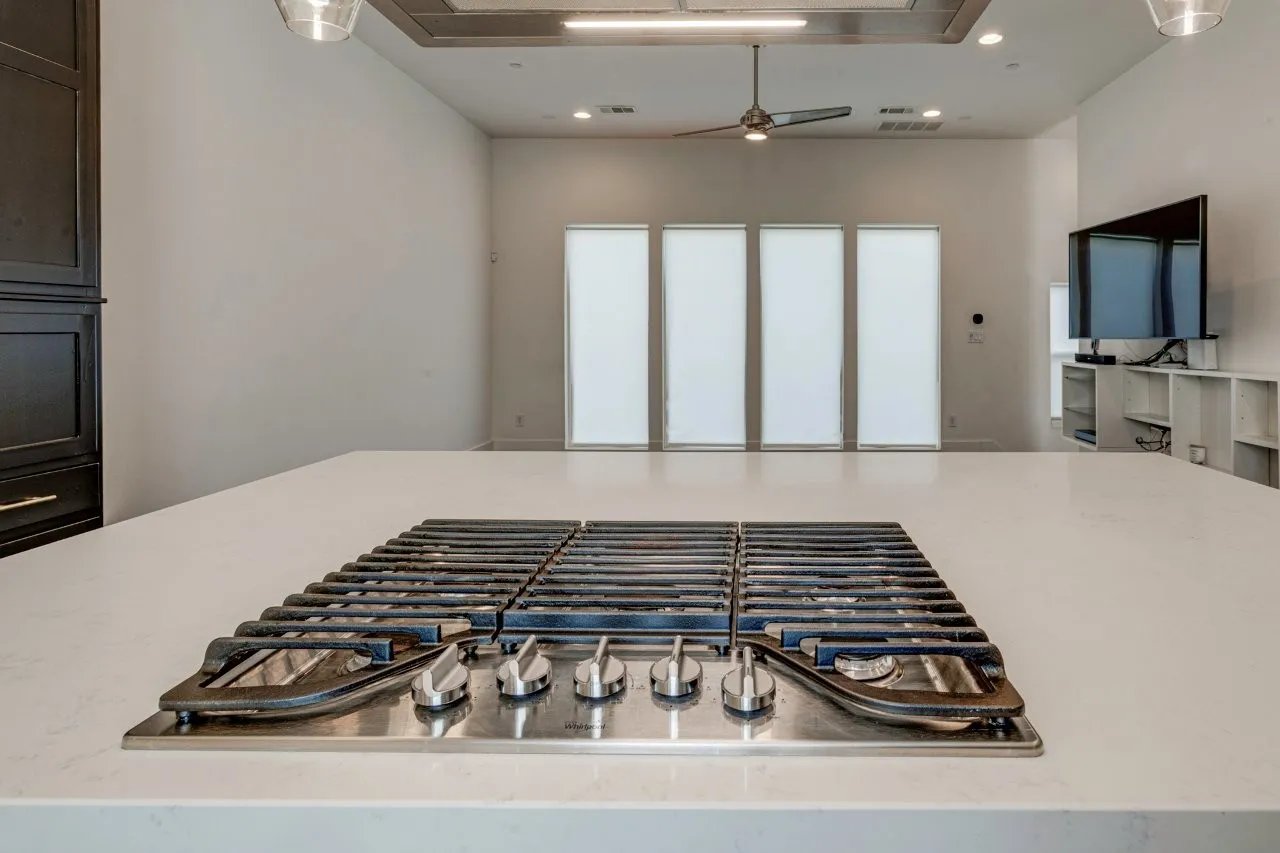 Condominium For Sale in Dallas County , 5711 Bryan Parkway 102, Dallas, Texas 75206, 2 Bedroom, 3 Bathroom, 2 Garage spaces, 1,527 Sqft, built in 2017, mls#21361351, Real Estate Agent in Dallas, Homes For Sale in Dallas county, Homes For Sale in Dallas, Realtor in Dallas Texas, Real Estate Brokerage Independent Realty Texas, Luminita Cordes Realtor