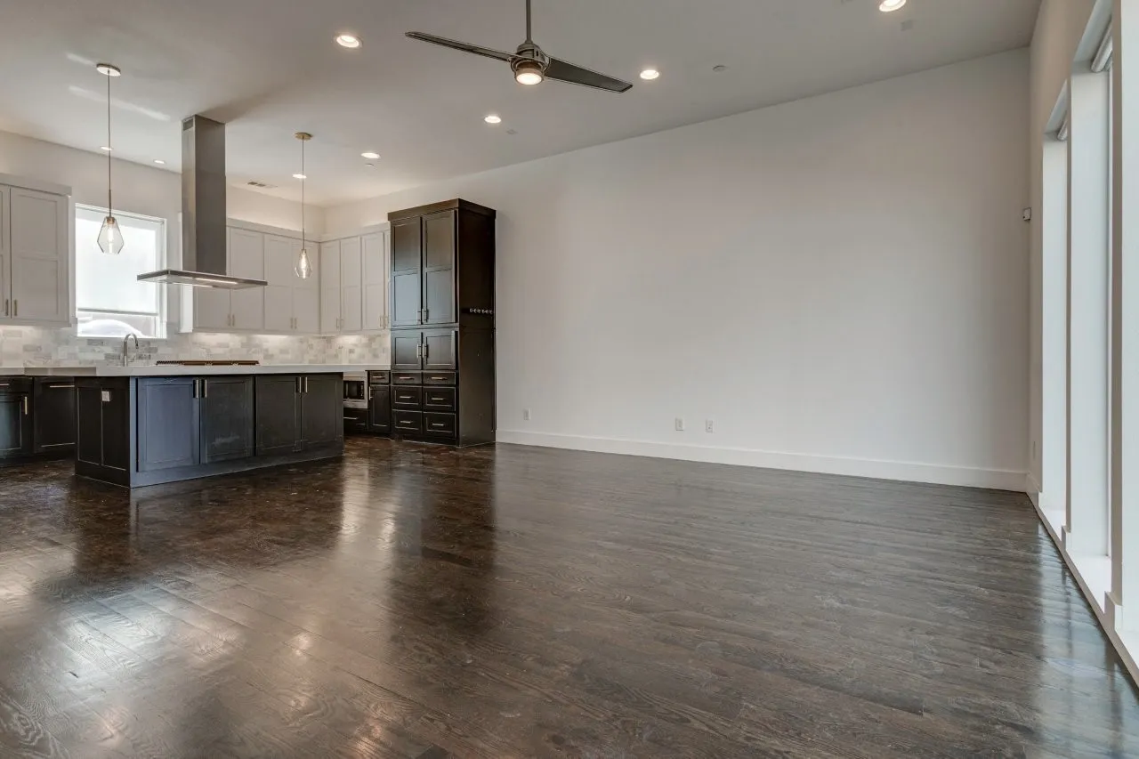 Condominium For Sale in Dallas County , 5711 Bryan Parkway 102, Dallas, Texas 75206, 2 Bedroom, 3 Bathroom, 2 Garage spaces, 1,527 Sqft, built in 2017, mls#21361351, Real Estate Agent in Dallas, Homes For Sale in Dallas county, Homes For Sale in Dallas, Realtor in Dallas Texas, Real Estate Brokerage Independent Realty Texas, Luminita Cordes Realtor