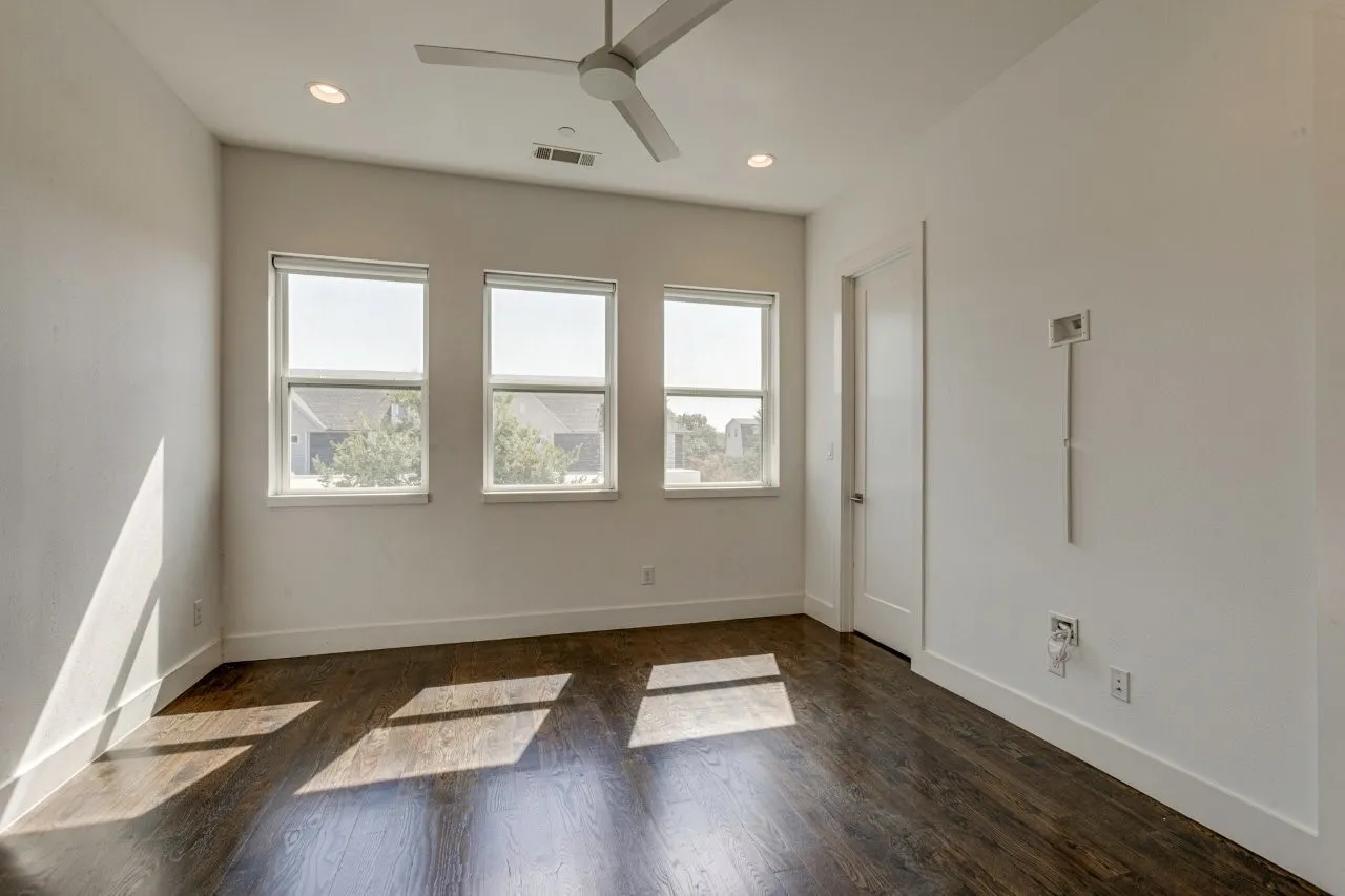 Condominium For Sale in Dallas County , 5711 Bryan Parkway 102, Dallas, Texas 75206, 2 Bedroom, 3 Bathroom, 2 Garage spaces, 1,527 Sqft, built in 2017, mls#21361351, Real Estate Agent in Dallas, Homes For Sale in Dallas county, Homes For Sale in Dallas, Realtor in Dallas Texas, Real Estate Brokerage Independent Realty Texas, Luminita Cordes Realtor