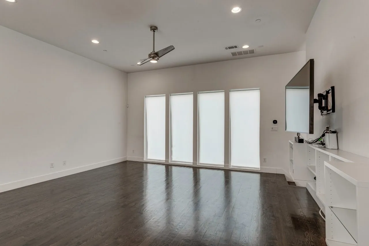 Condominium For Sale in Dallas County , 5711 Bryan Parkway 102, Dallas, Texas 75206, 2 Bedroom, 3 Bathroom, 2 Garage spaces, 1,527 Sqft, built in 2017, mls#21361351, Real Estate Agent in Dallas, Homes For Sale in Dallas county, Homes For Sale in Dallas, Realtor in Dallas Texas, Real Estate Brokerage Independent Realty Texas, Luminita Cordes Realtor