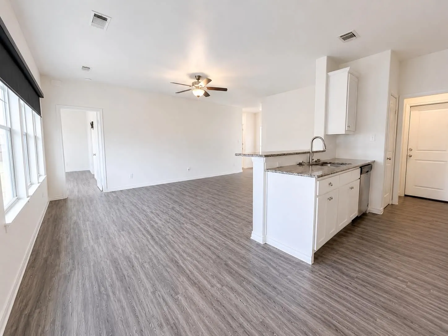 Single Family Residence For Sale in Kaufman County , 2915 Emma Lane, Mabank, Texas 75147, 3 Bedroom, 2 Bathroom, 2 Garage spaces, 1,239 Sqft, built in 2021, mls#21362608, Real Estate Agent in Mabank, Homes For Sale in Kaufman county, Homes For Sale in Mabank, Realtor in Mabank Texas, Real Estate Brokerage Independent Realty Texas, Luminita Cordes Realtor